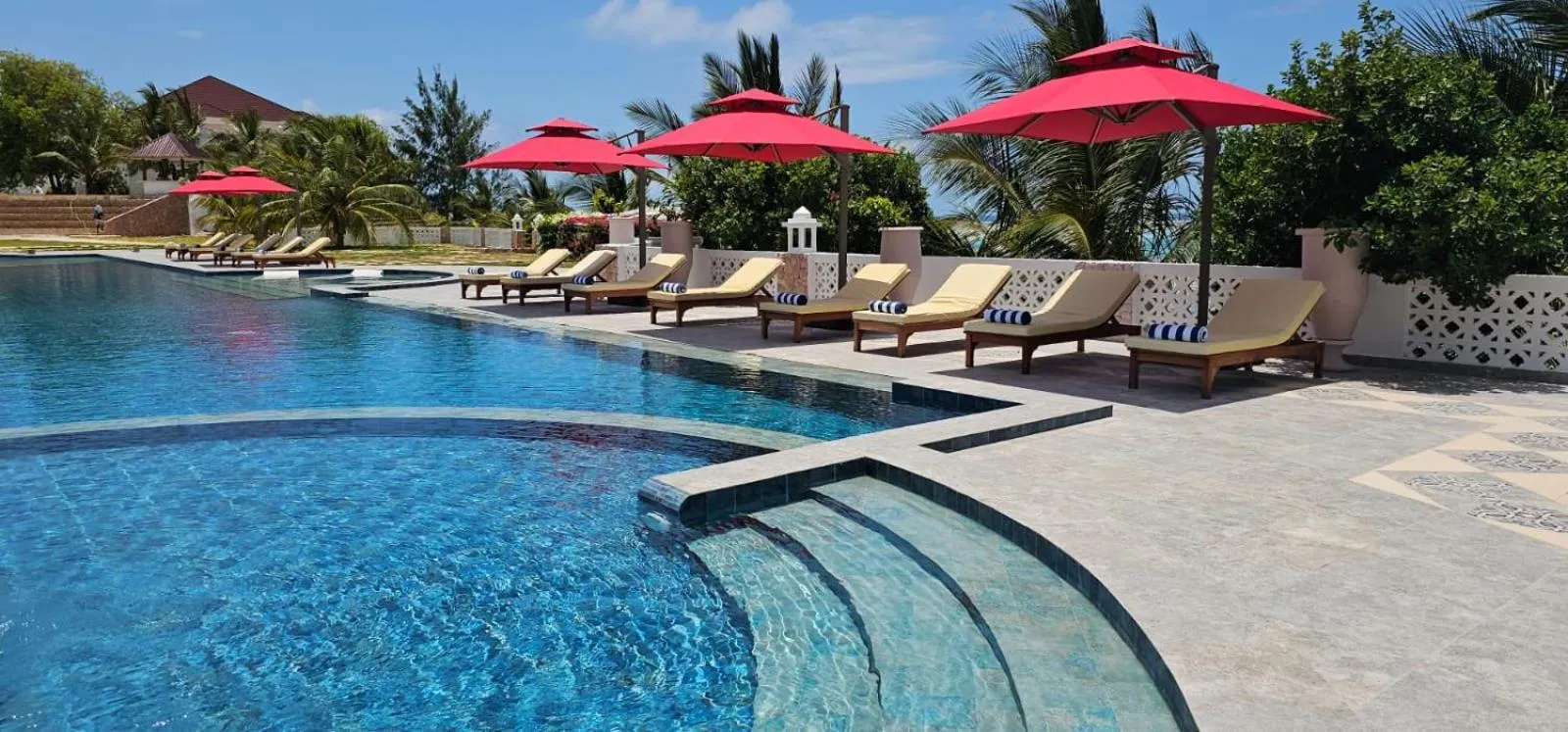 Swimming pool in Shukran Palace