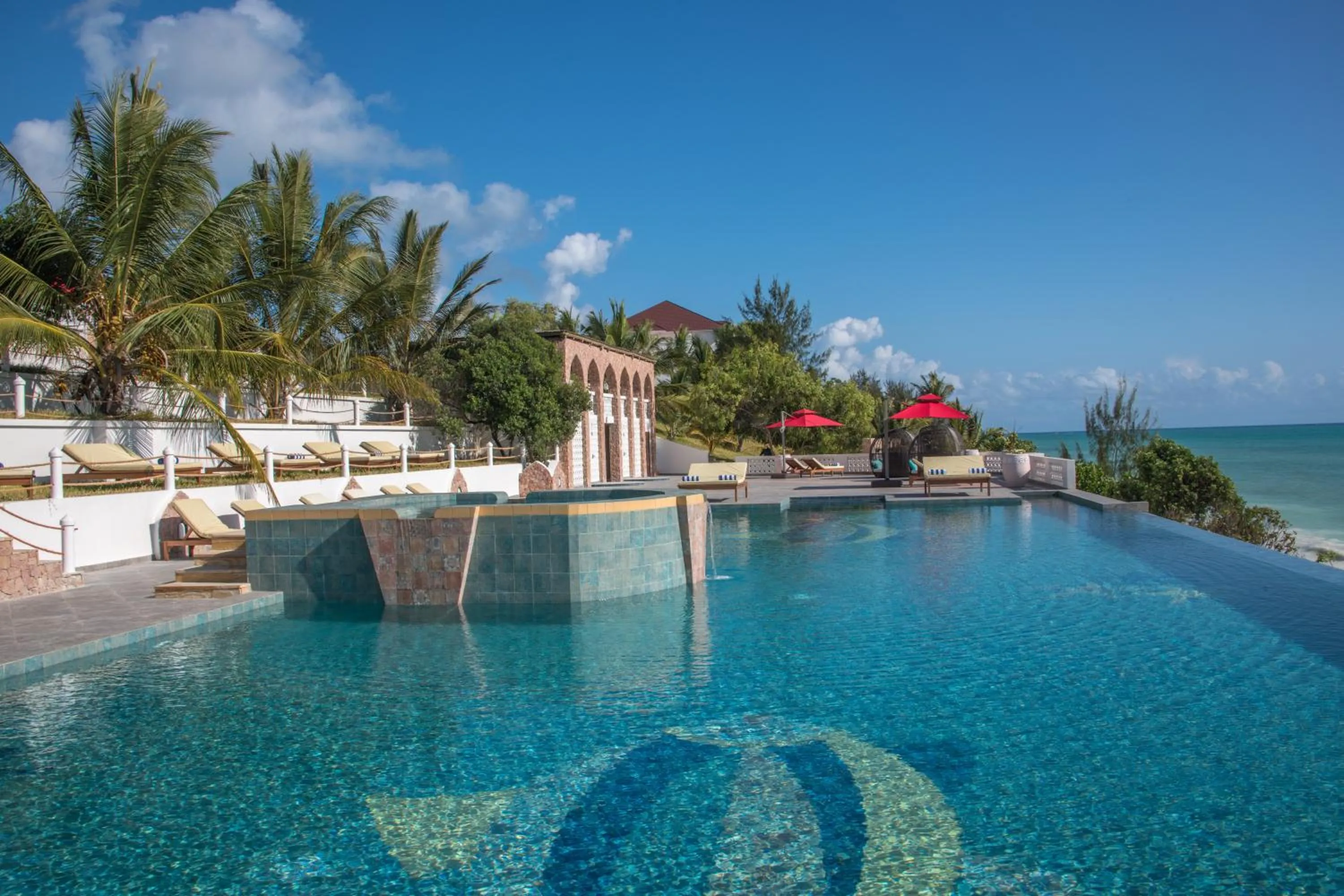 Swimming pool in Shukran Palace
