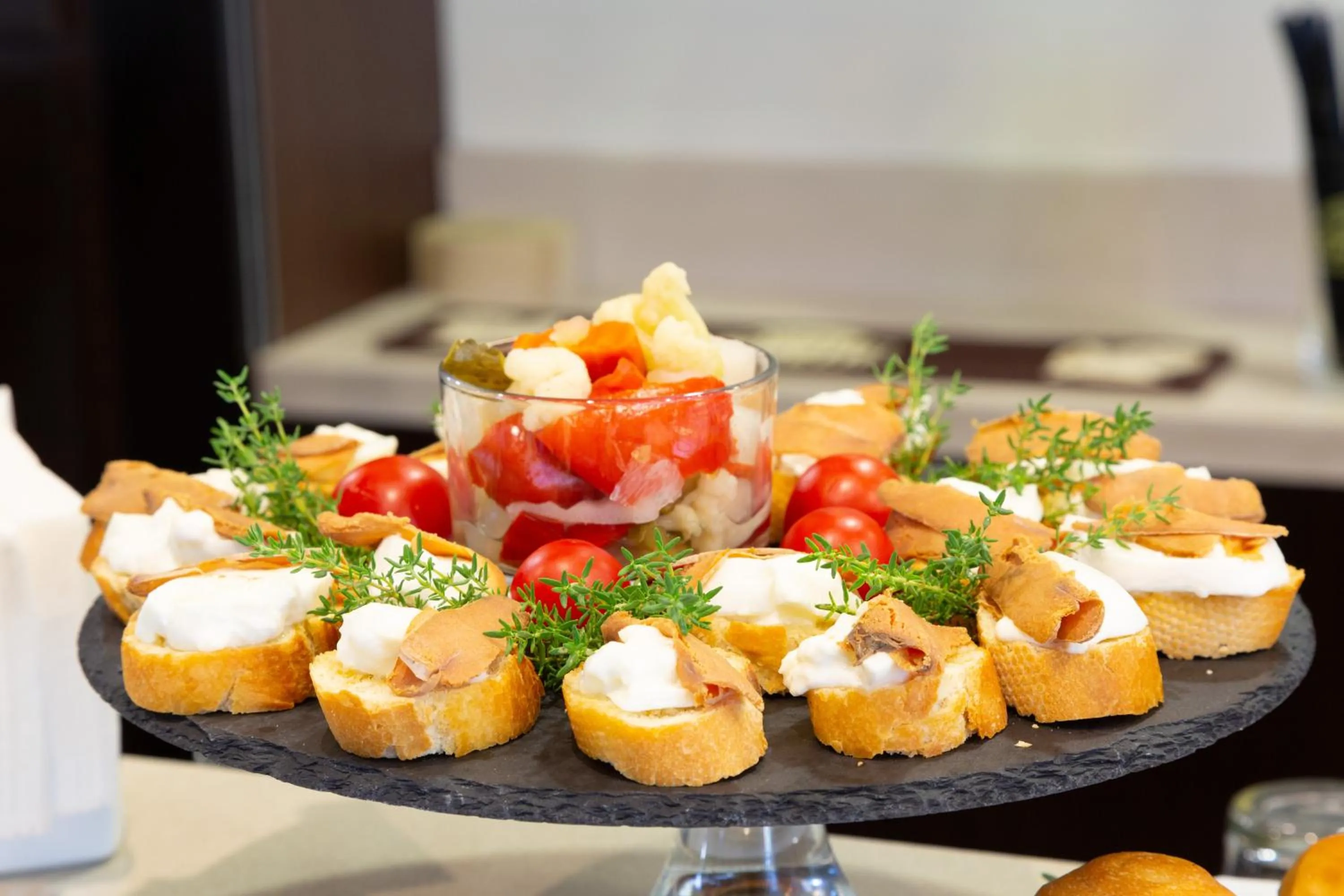 Lounge or bar in Holiday Inn Turin Corso Francia by IHG