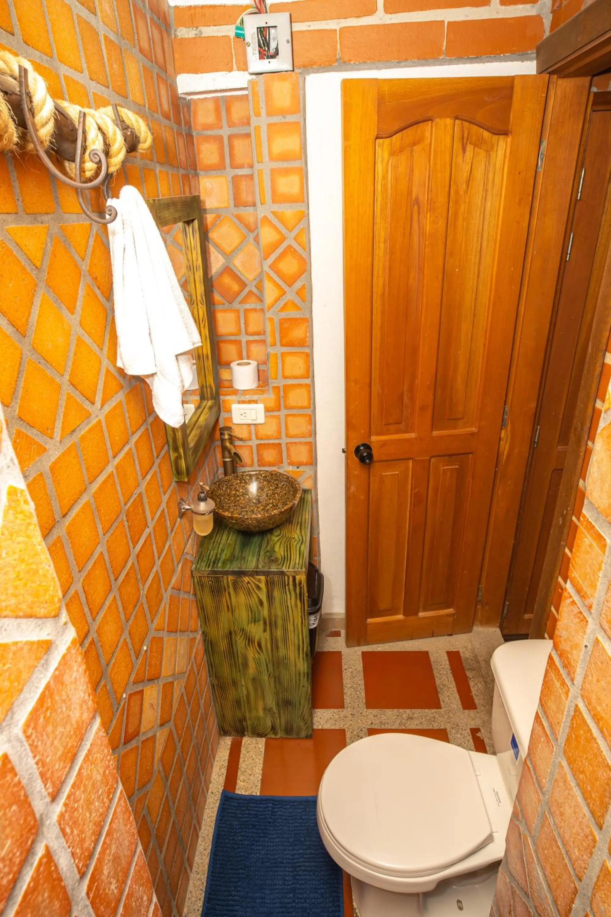 Toilet in Hotel Spa Bliss Guatape