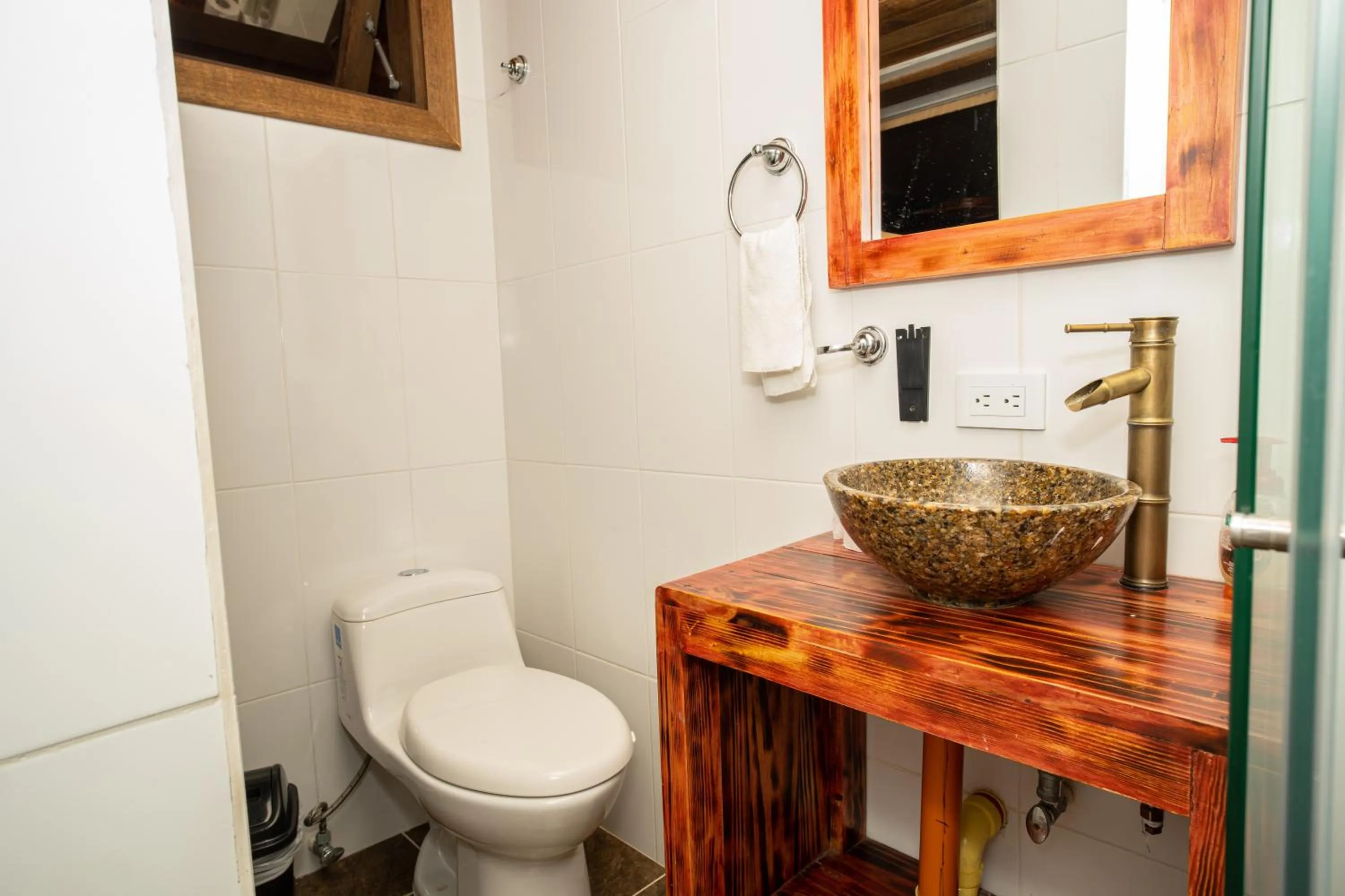 Toilet in Hotel Spa Bliss Guatape