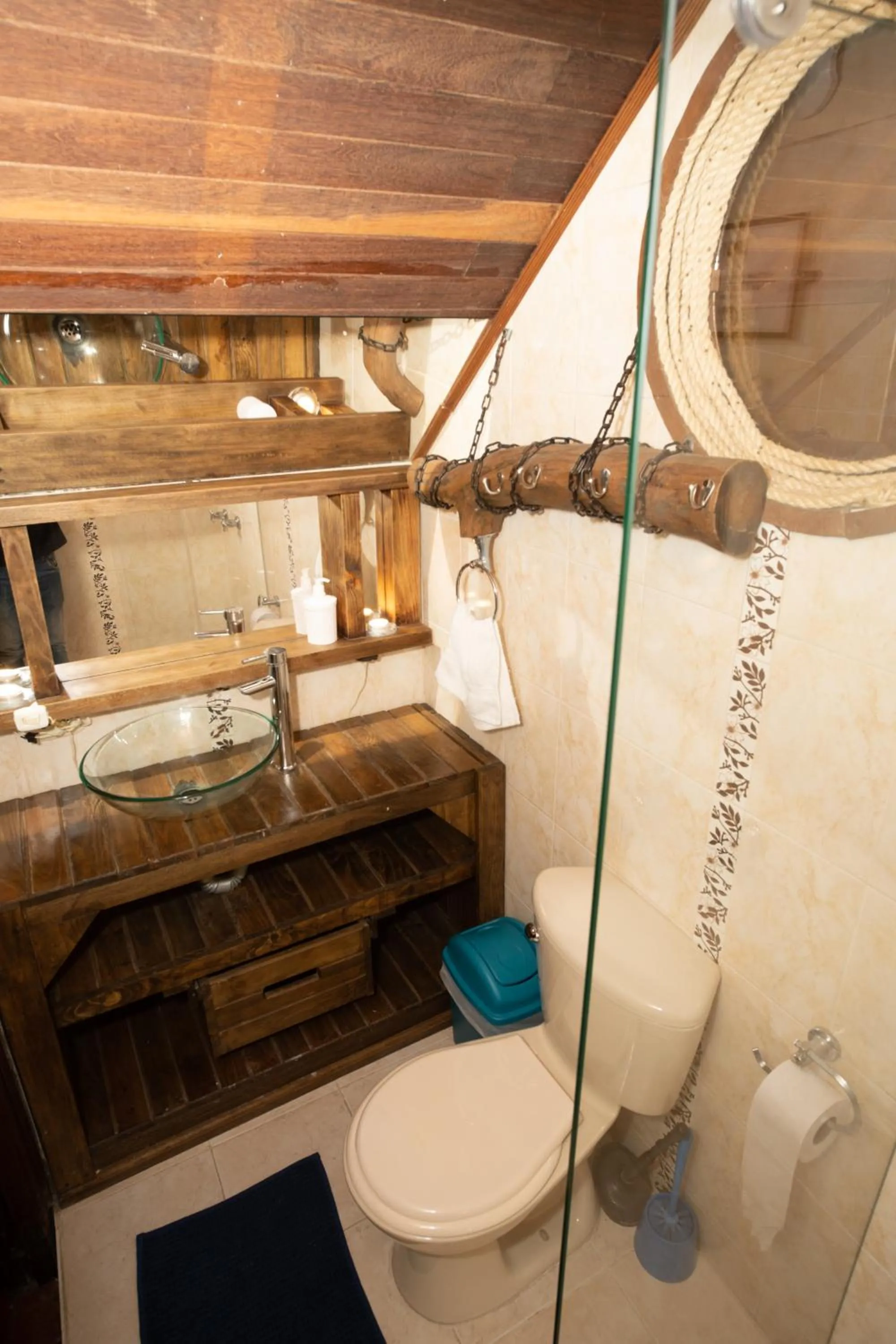 Toilet in Hotel Spa Bliss Guatape