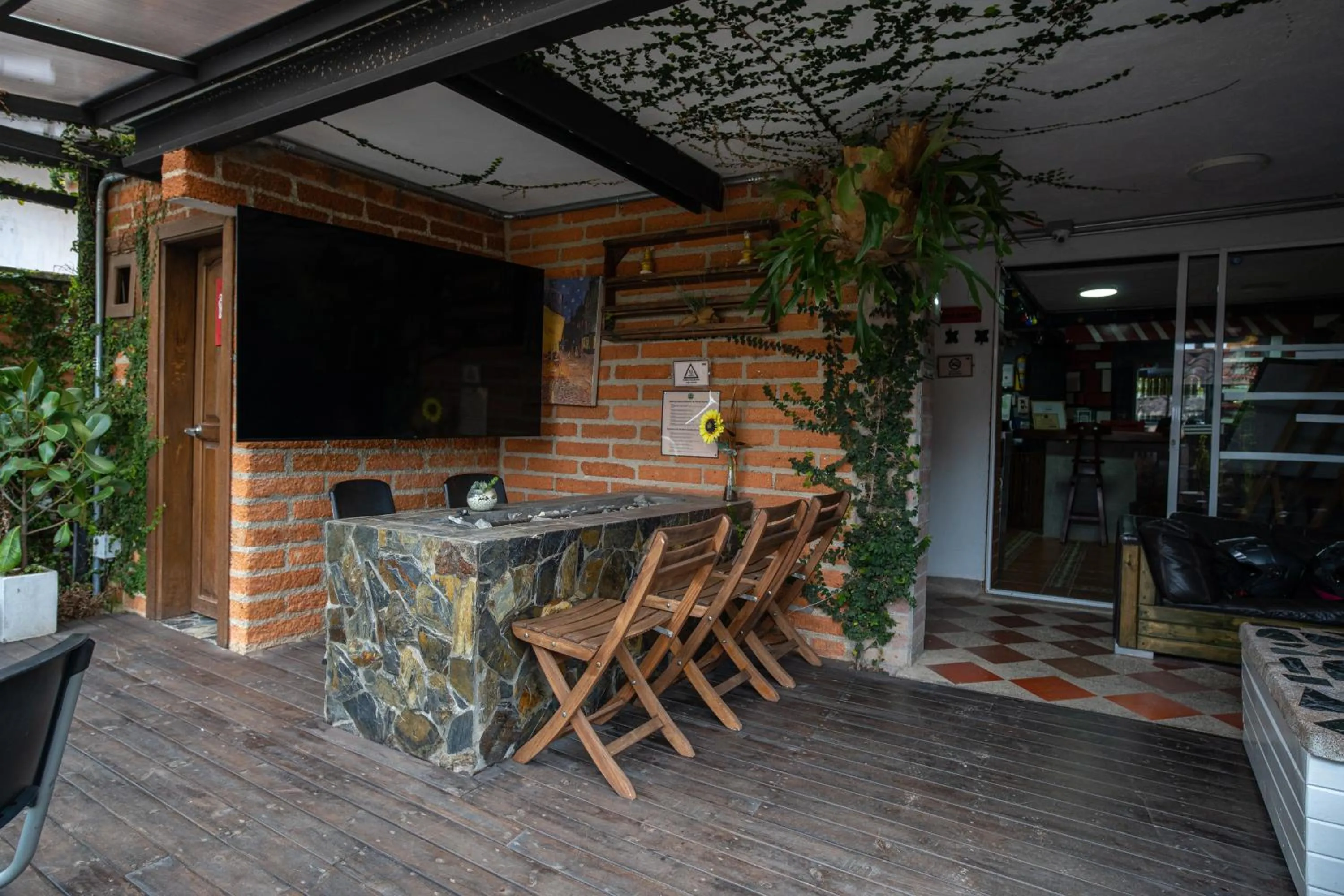 Communal lounge/ TV room in Hotel Spa Bliss Guatape