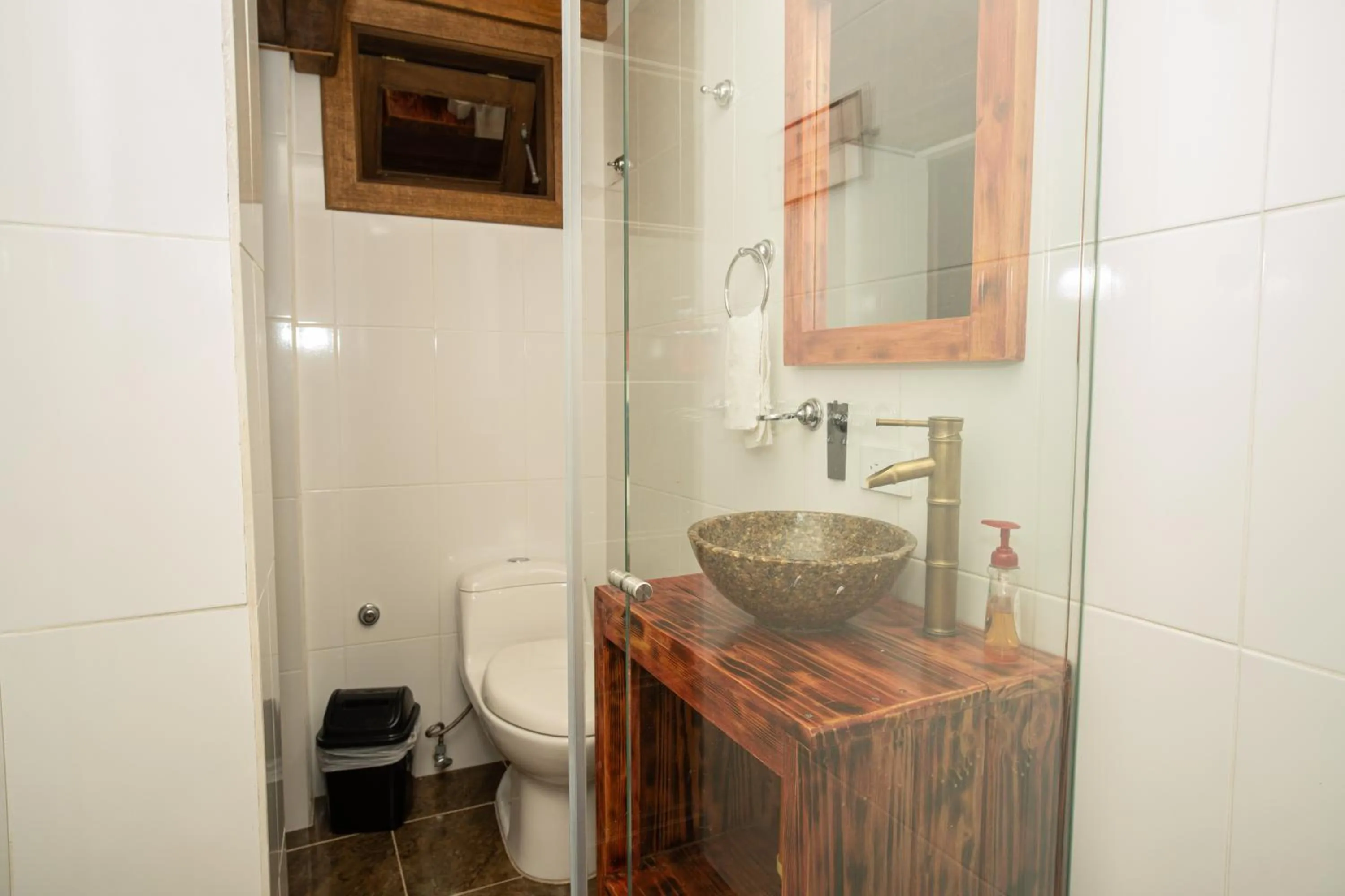 Toilet in Hotel Spa Bliss Guatape