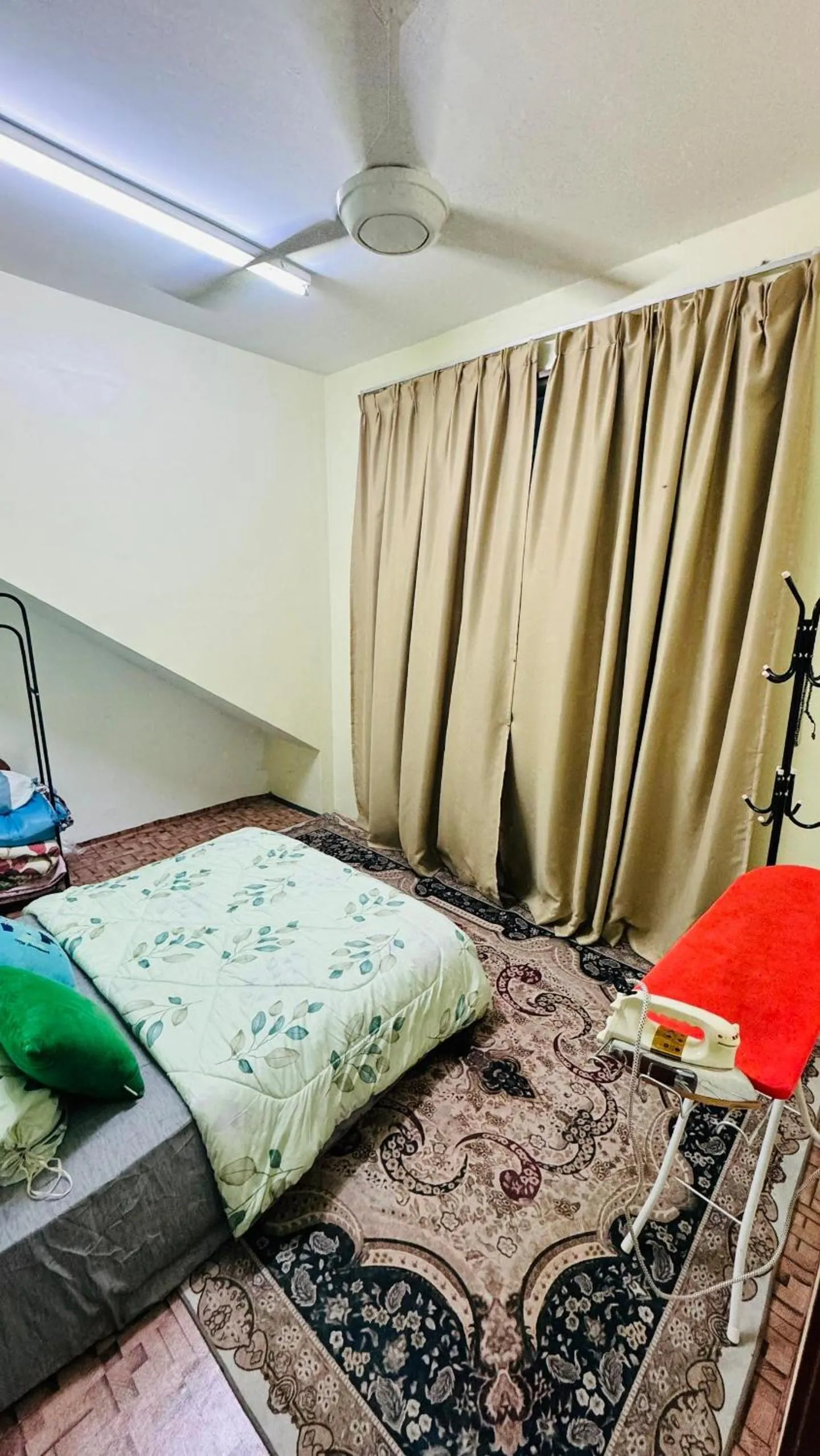 Bedroom, Bed in Idris Homestay