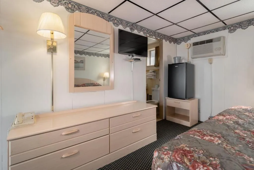 Bed in DuBois Manor Motel