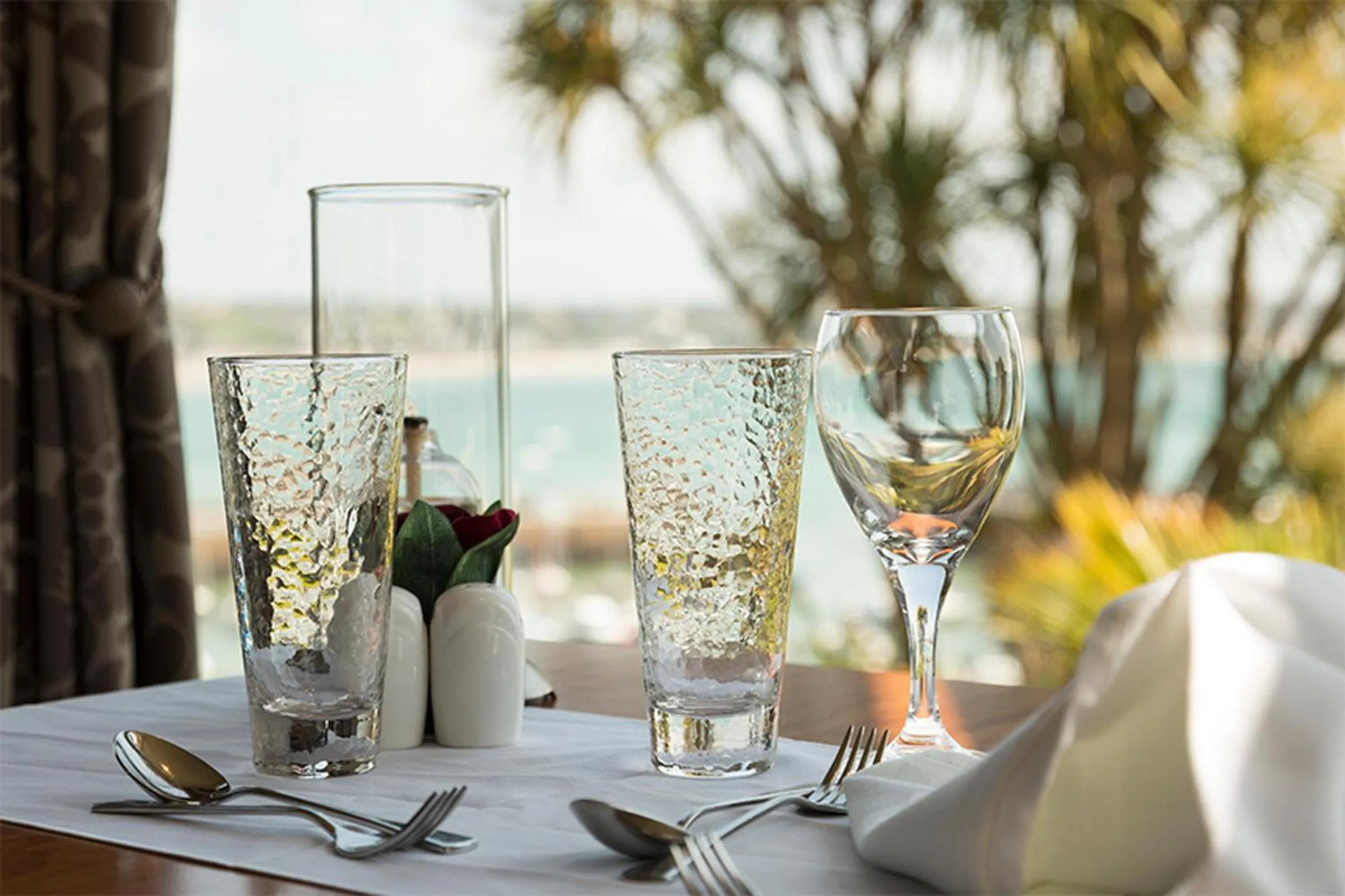 Restaurant/places to eat in Somerville Hotel