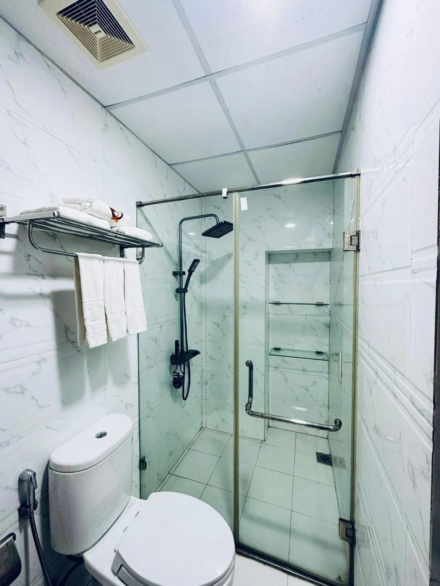 Toilet in Chu Long Hotel & Spa