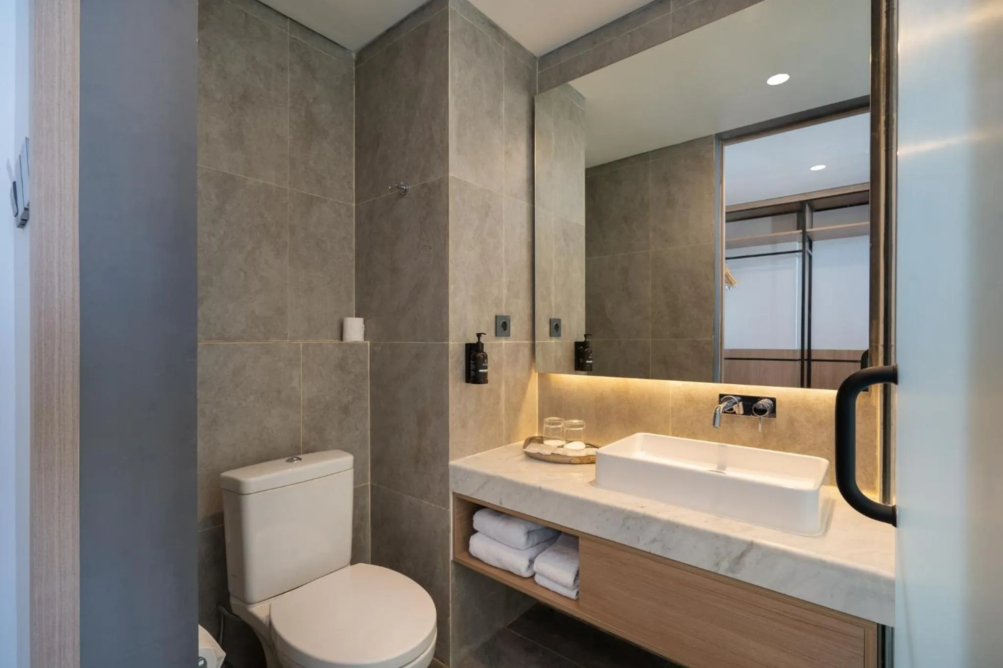 Toilet in Laska Hotel & Resort Ciletuh