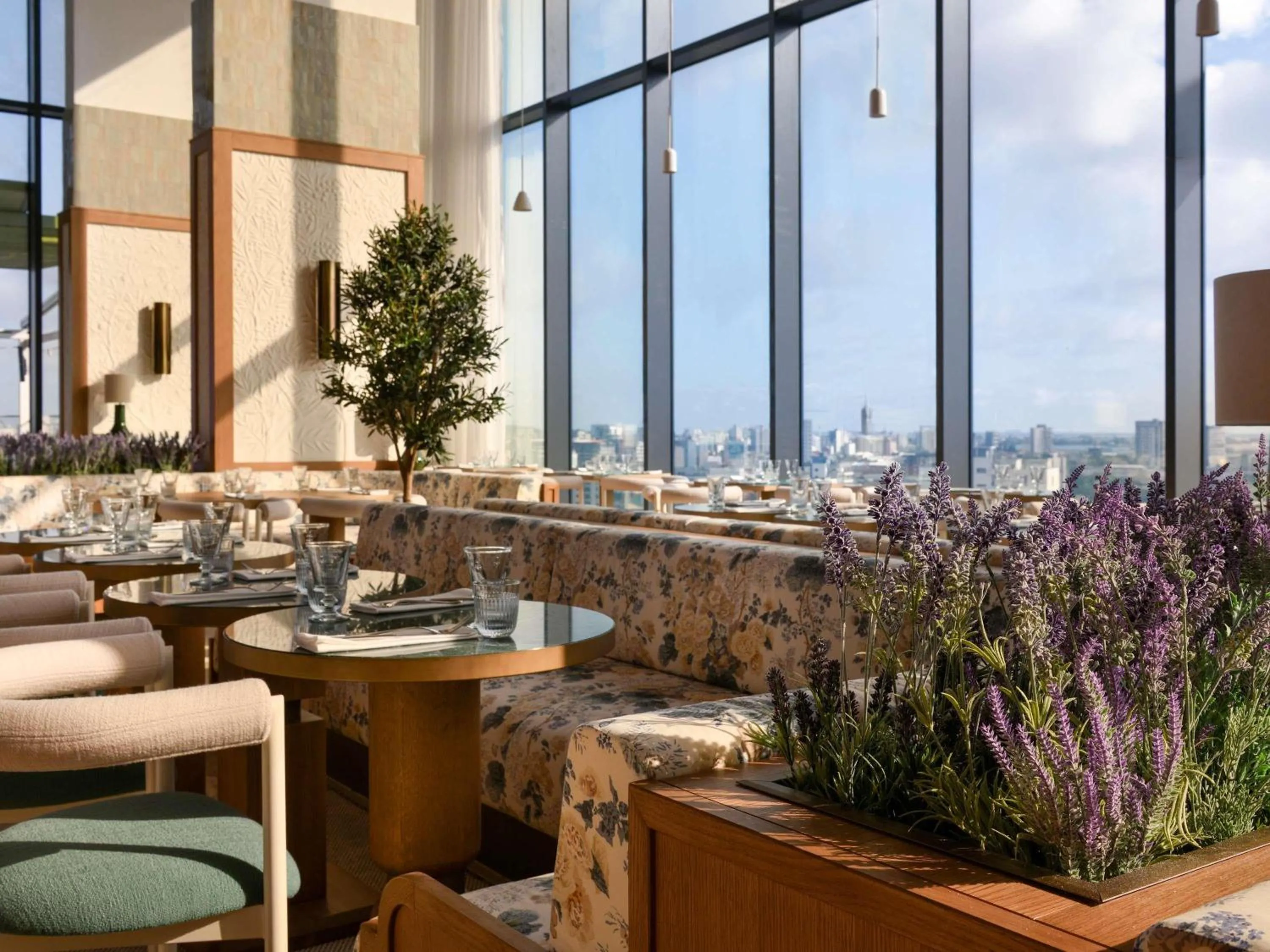 Restaurant/places to eat in Novotel Abidjan Marcory