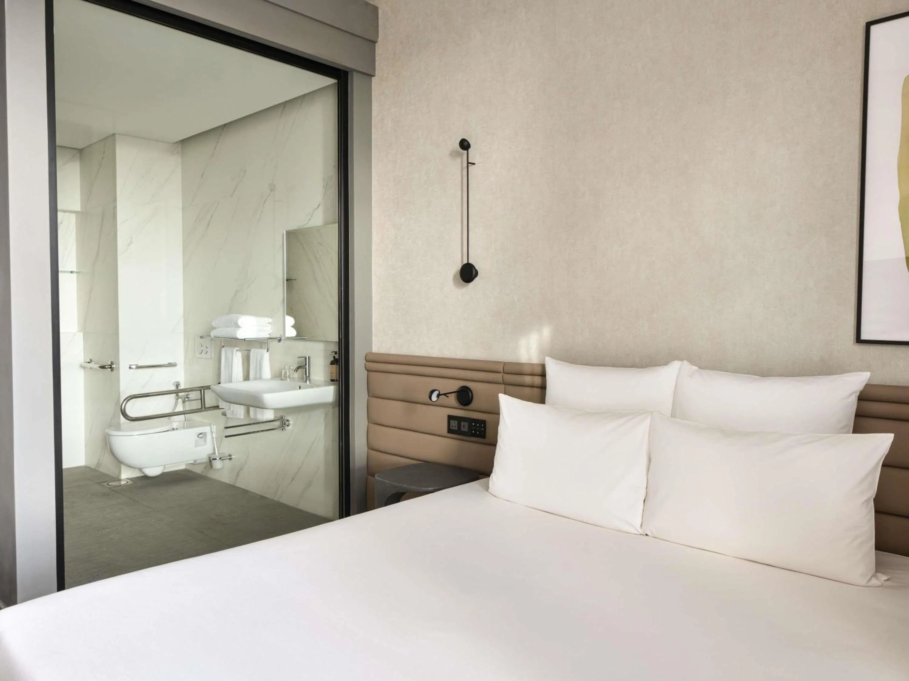 Bedroom, Bed in Novotel Abidjan Marcory