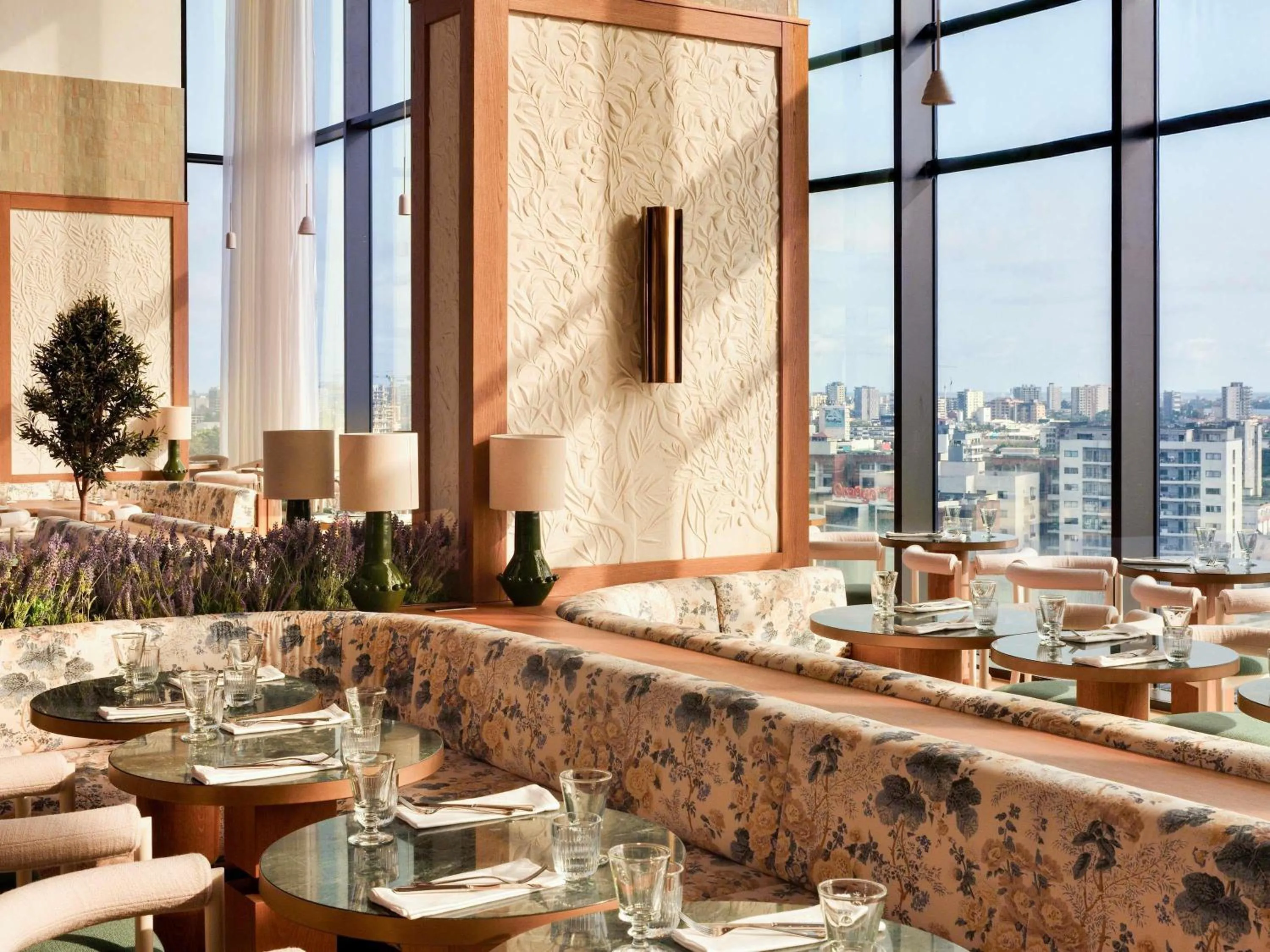 Restaurant/places to eat in Novotel Abidjan Marcory