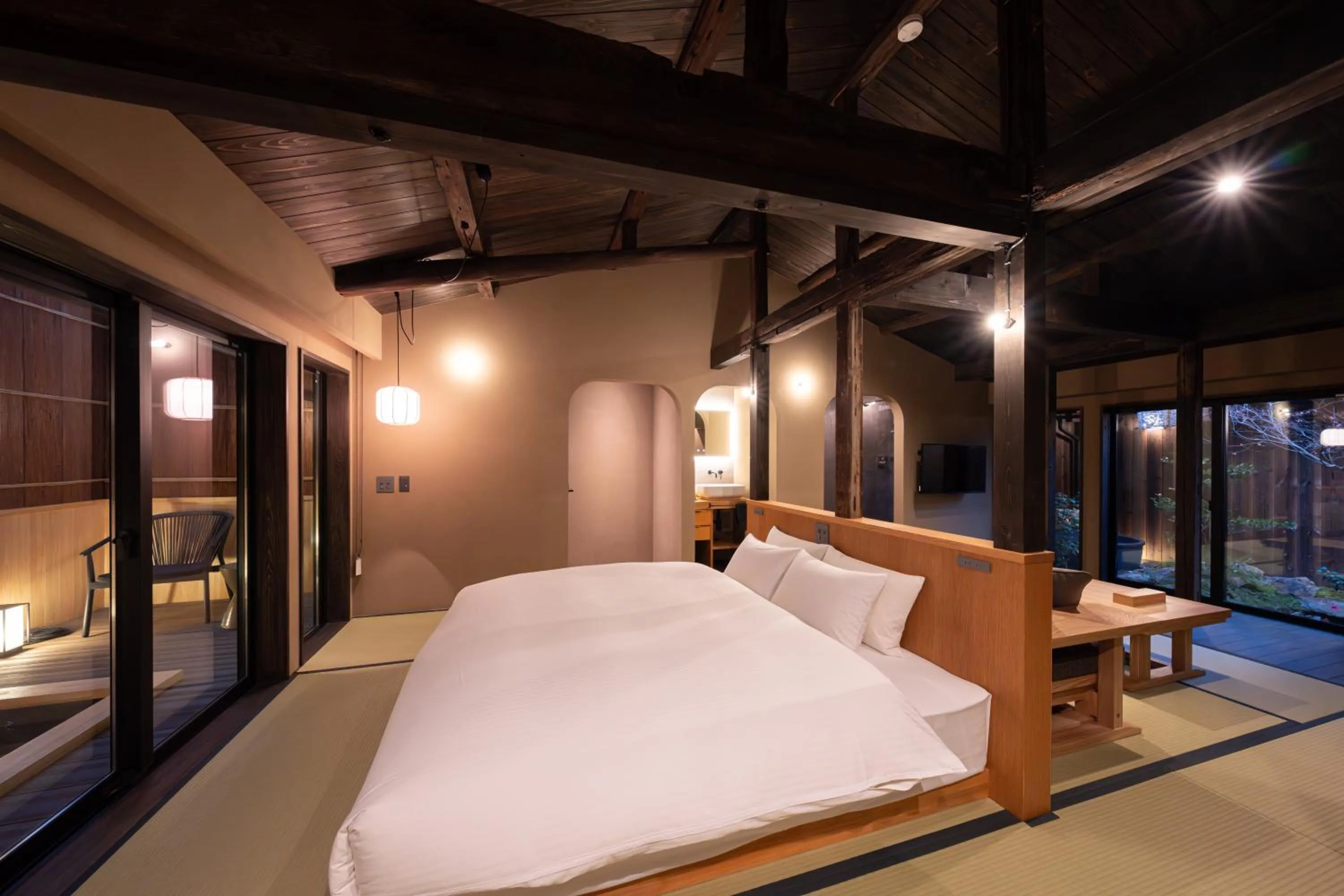 Photo of the whole room, Bed in Nazuna Kyoto Higashi Honganji