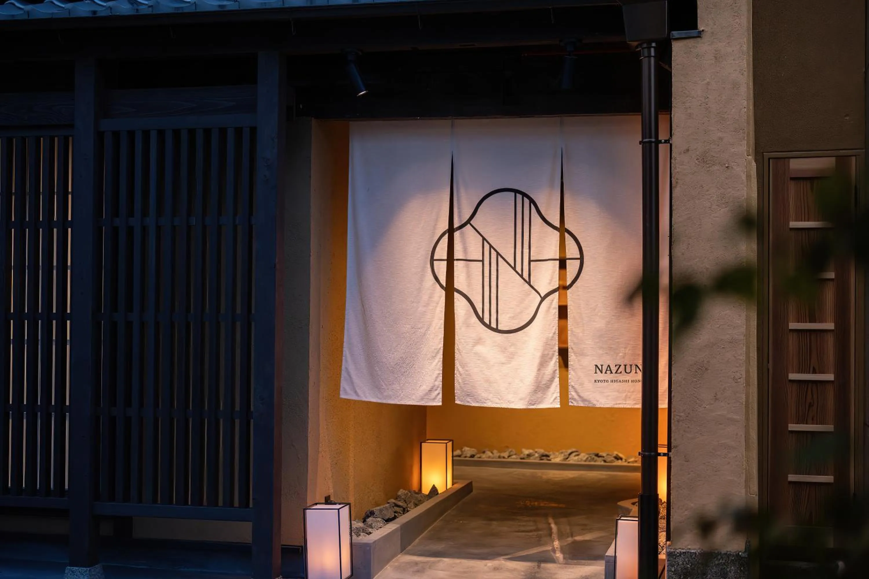 Property building in Nazuna Kyoto Higashi Honganji