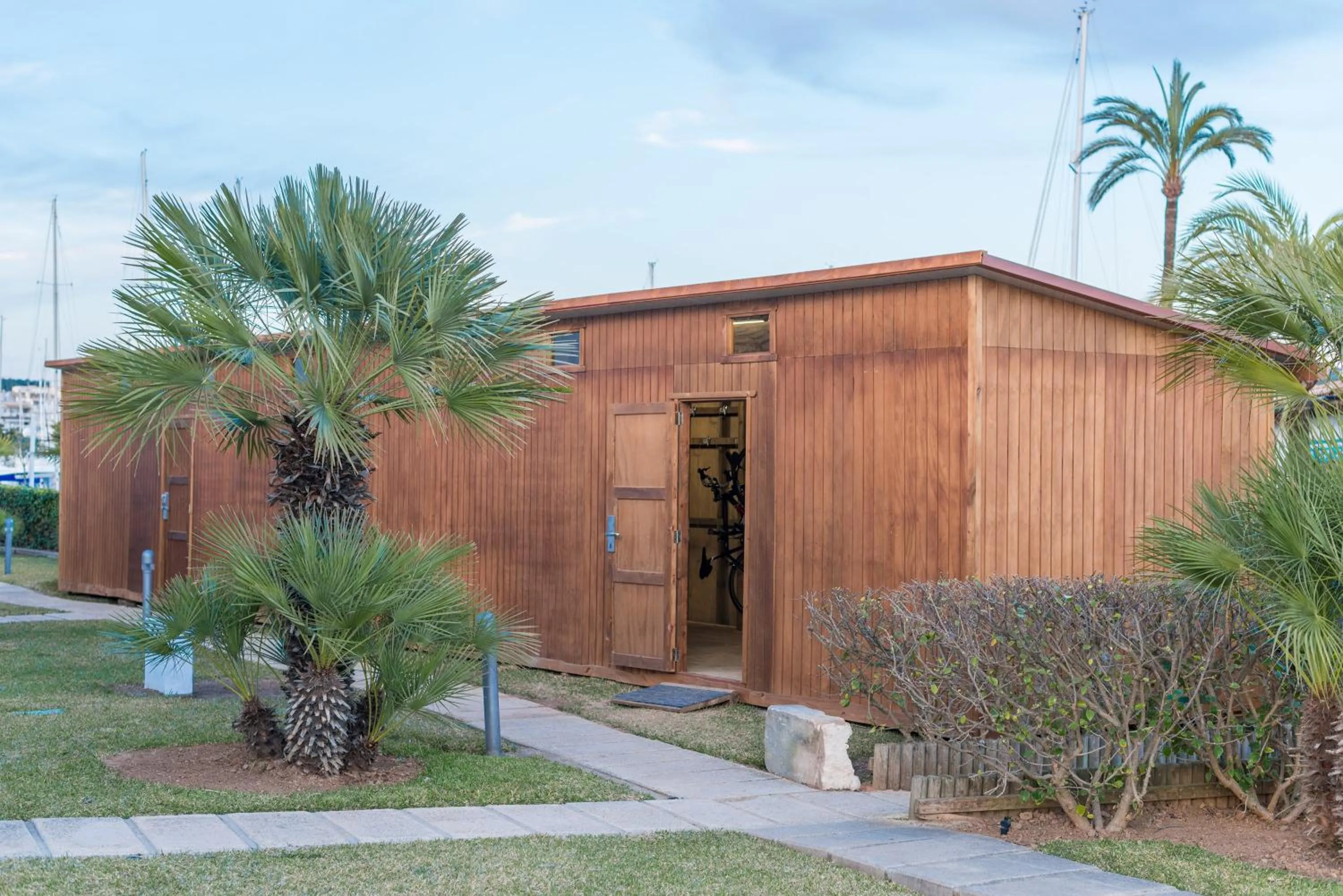 Cycling in Botel Alcudiamar - Alojamiento para Navegantes