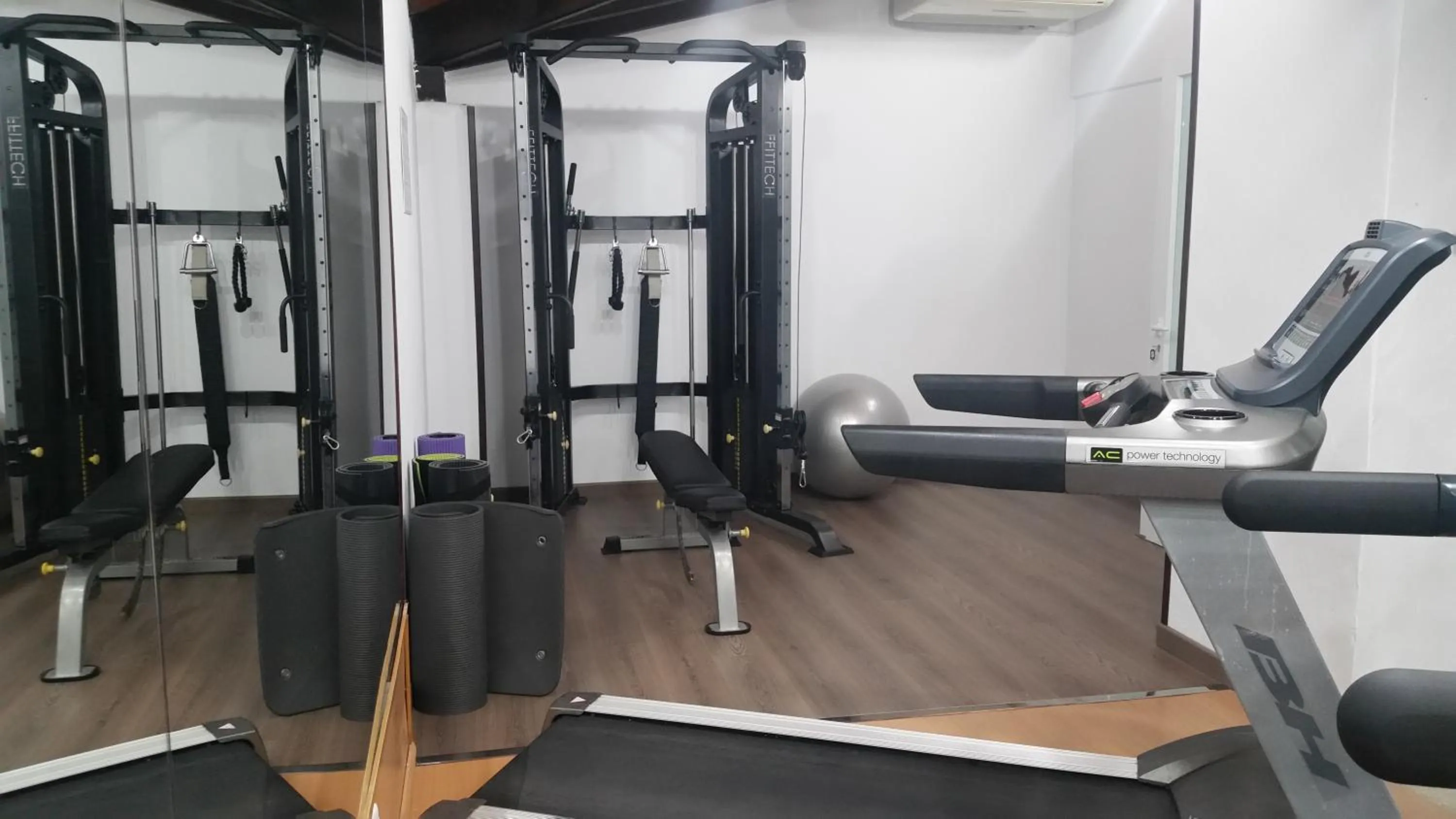 Fitness centre/facilities in Botel Alcudiamar - Alojamiento para Navegantes