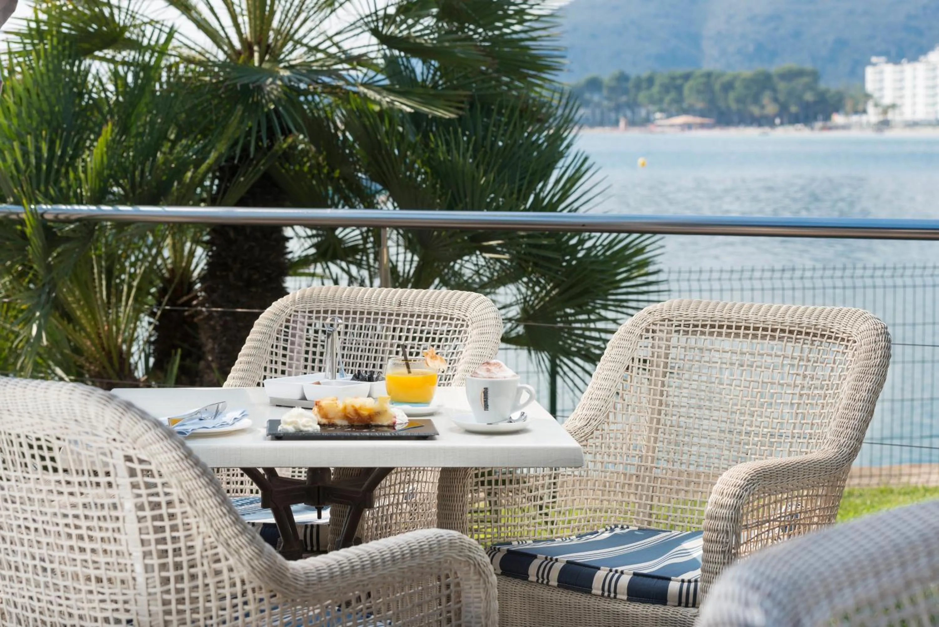 Sea view in Botel Alcudiamar - Alojamiento para Navegantes