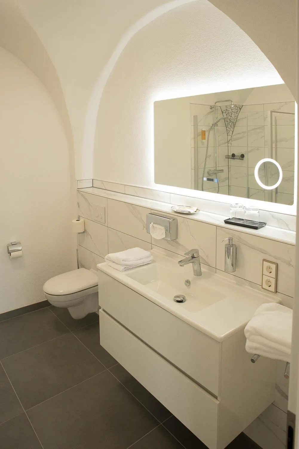 Bath in Schloss Hotel Colmdorf