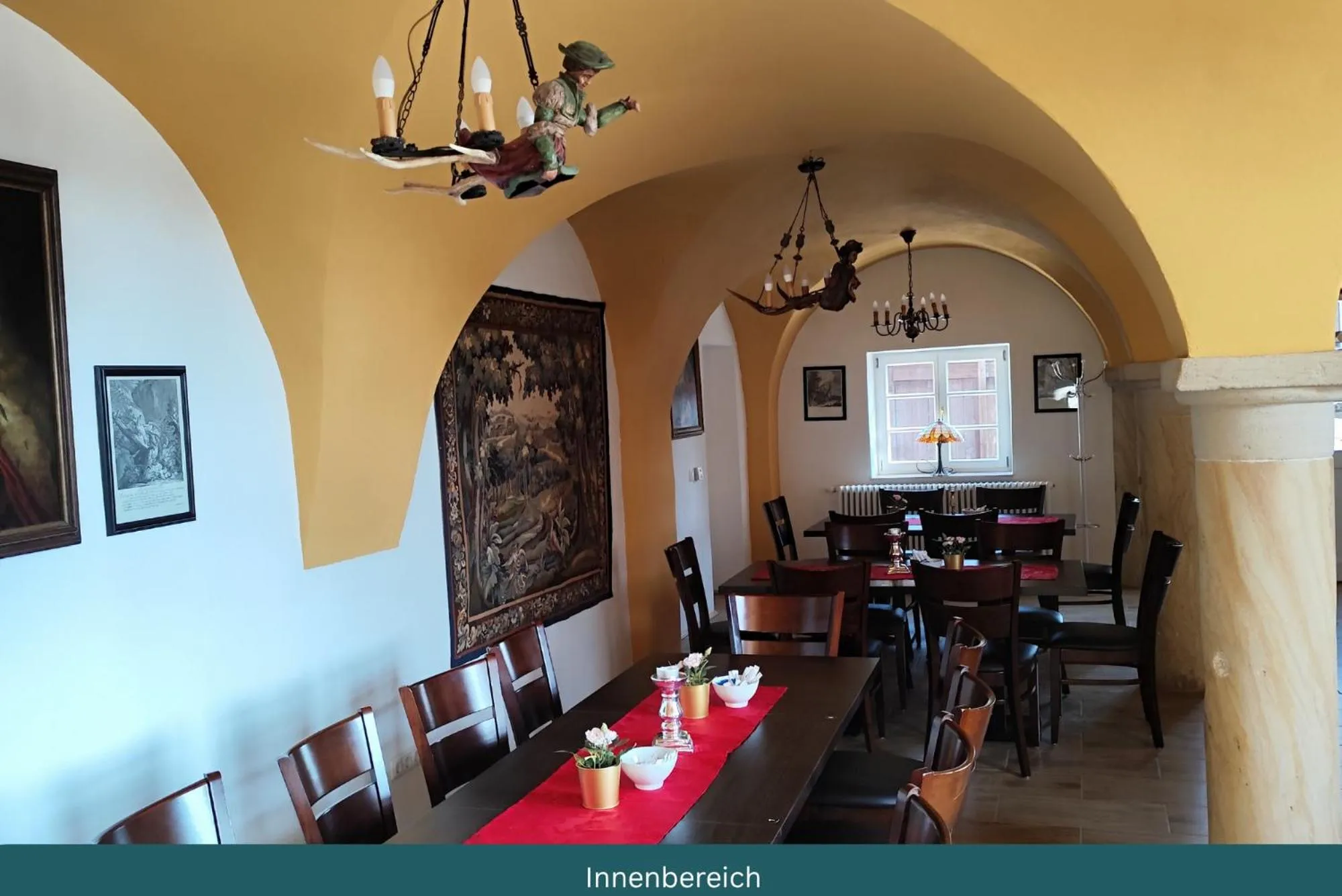 Restaurant/places to eat in Schloss Hotel Colmdorf