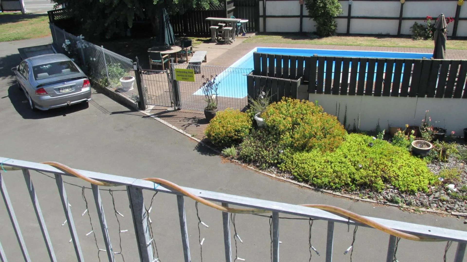 Garden in Camberley Court Motel