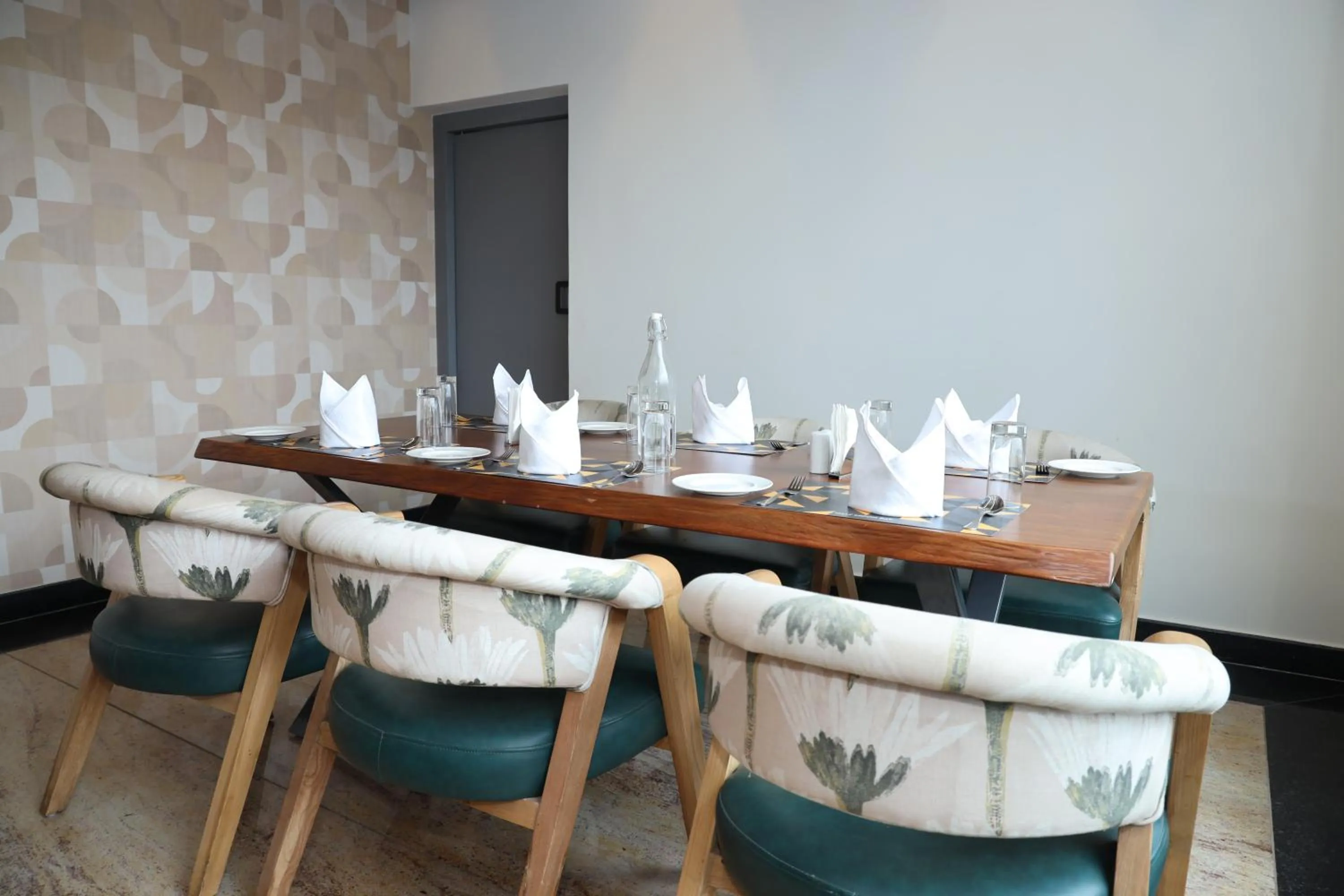 Restaurant/places to eat in The Citi Residenci Hotel, Banskopa