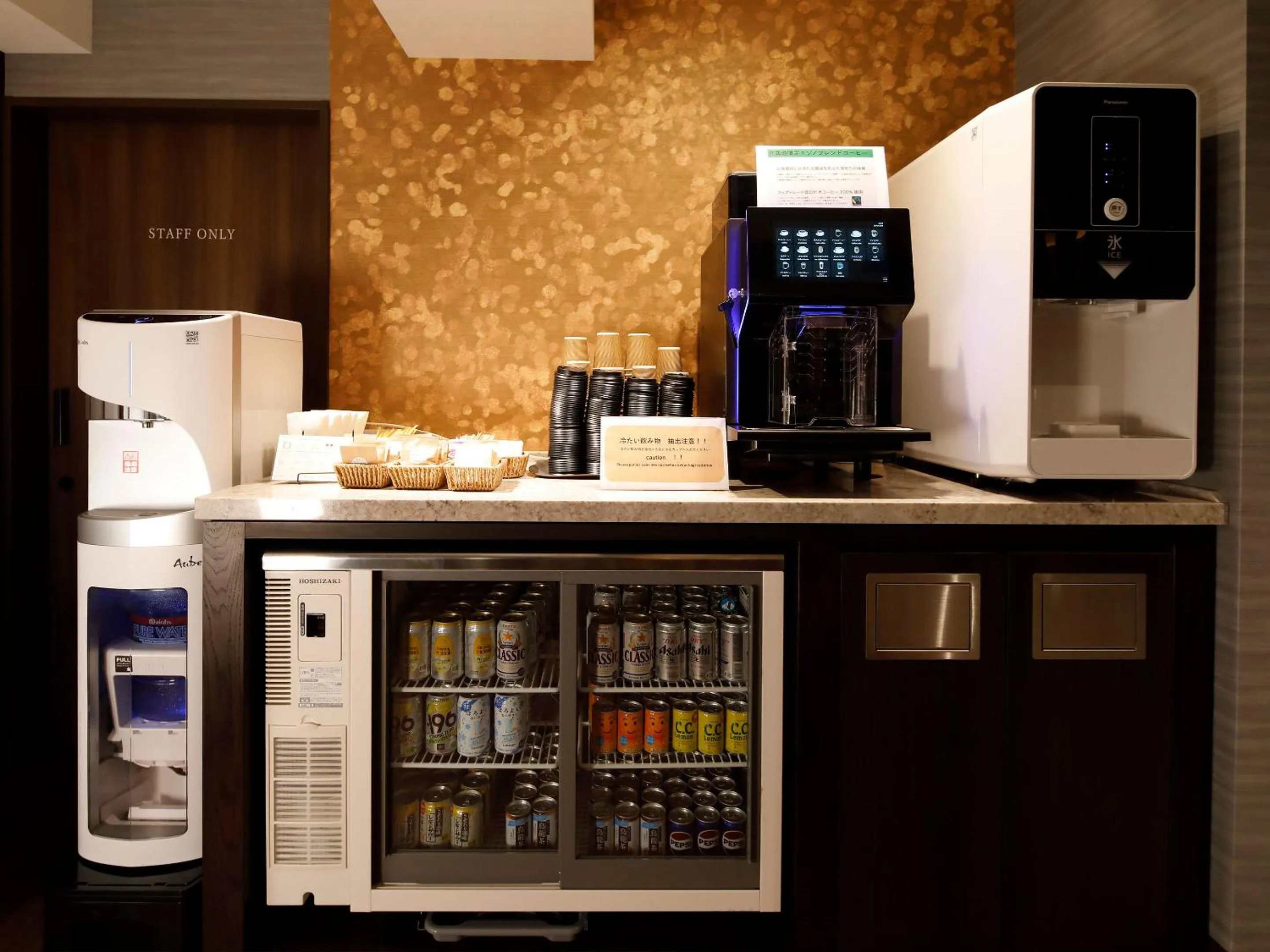 Communal lounge/ TV room in Executive Suite SUIREI