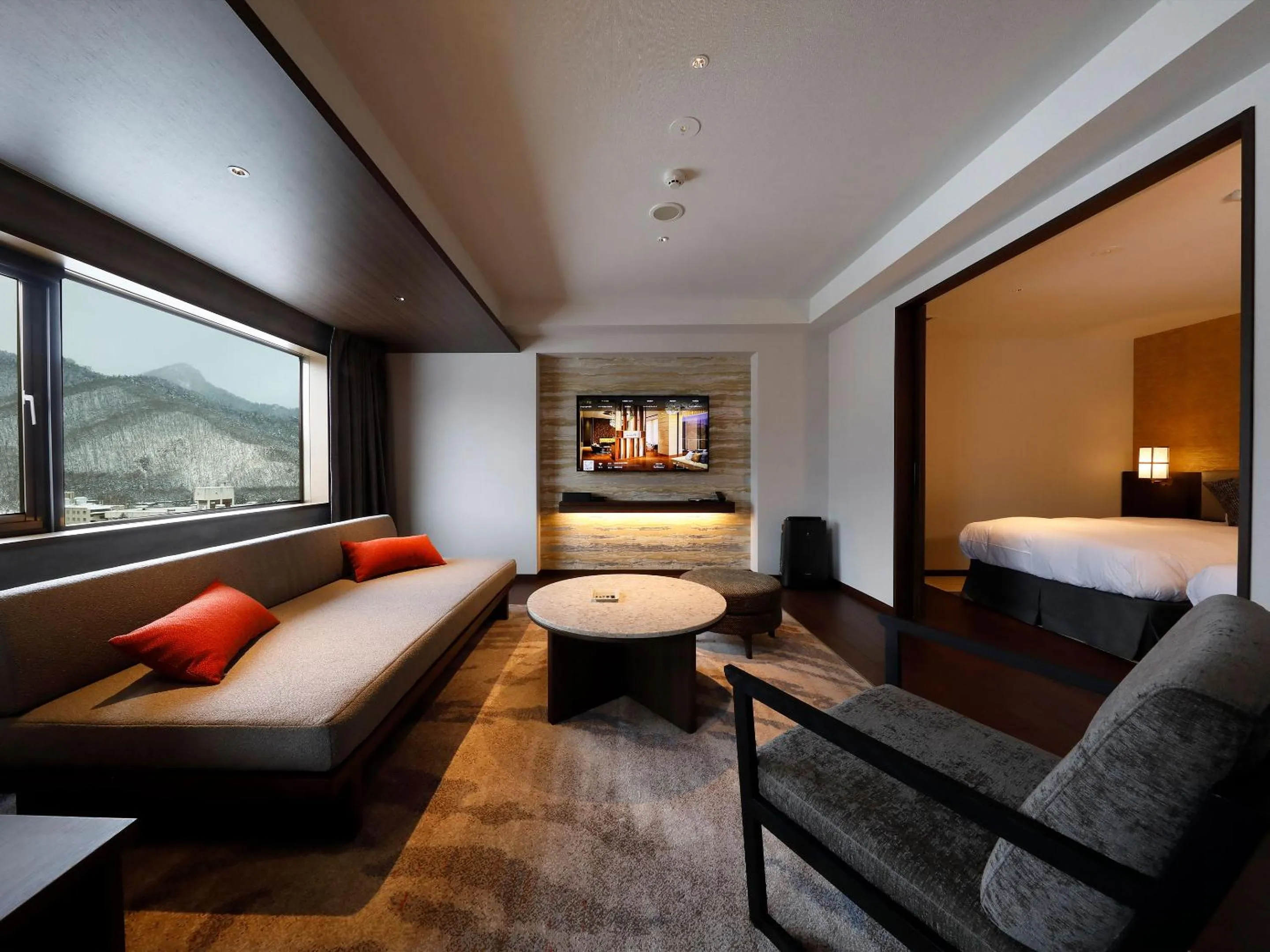 Photo of the whole room, Bed in Executive Suite SUIREI