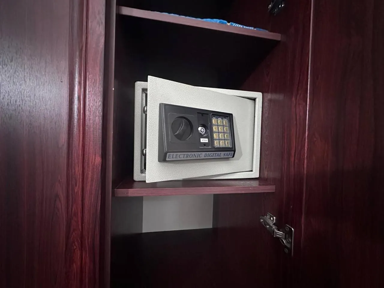 safe in Grand Silk Road