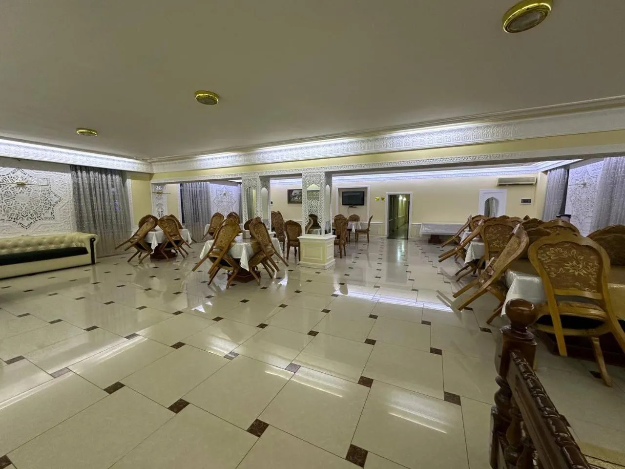 Restaurant/places to eat in Grand Silk Road