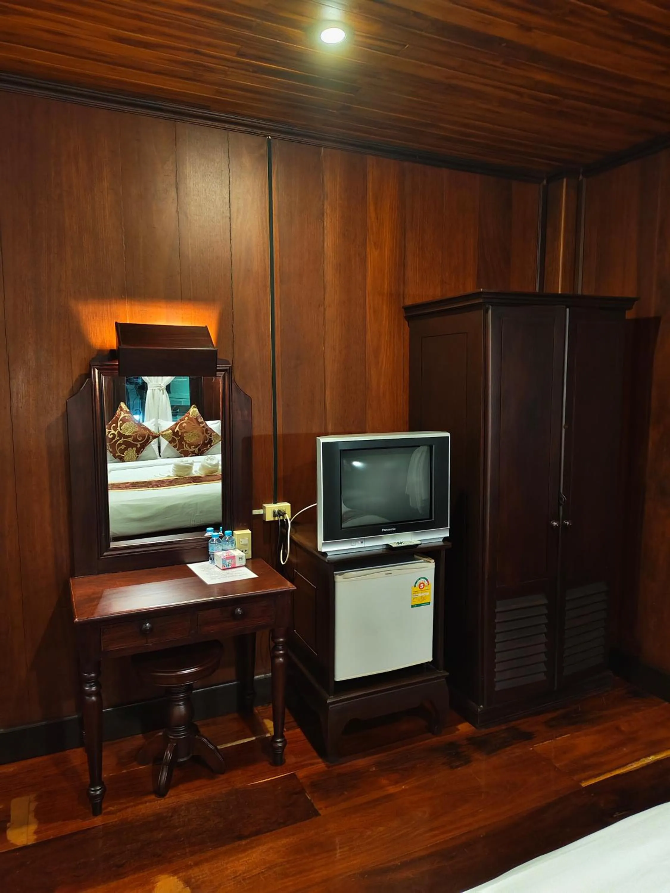 TV and multimedia in Bouakham Chanthasack Guesthouse