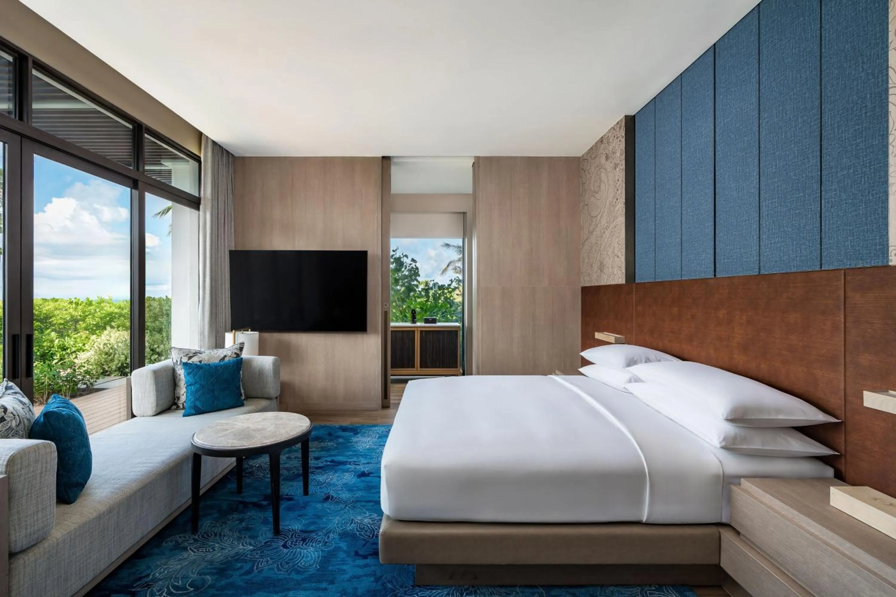 Swimming pool, Bed in Khao Lak Marriott Beach Resort & Spa