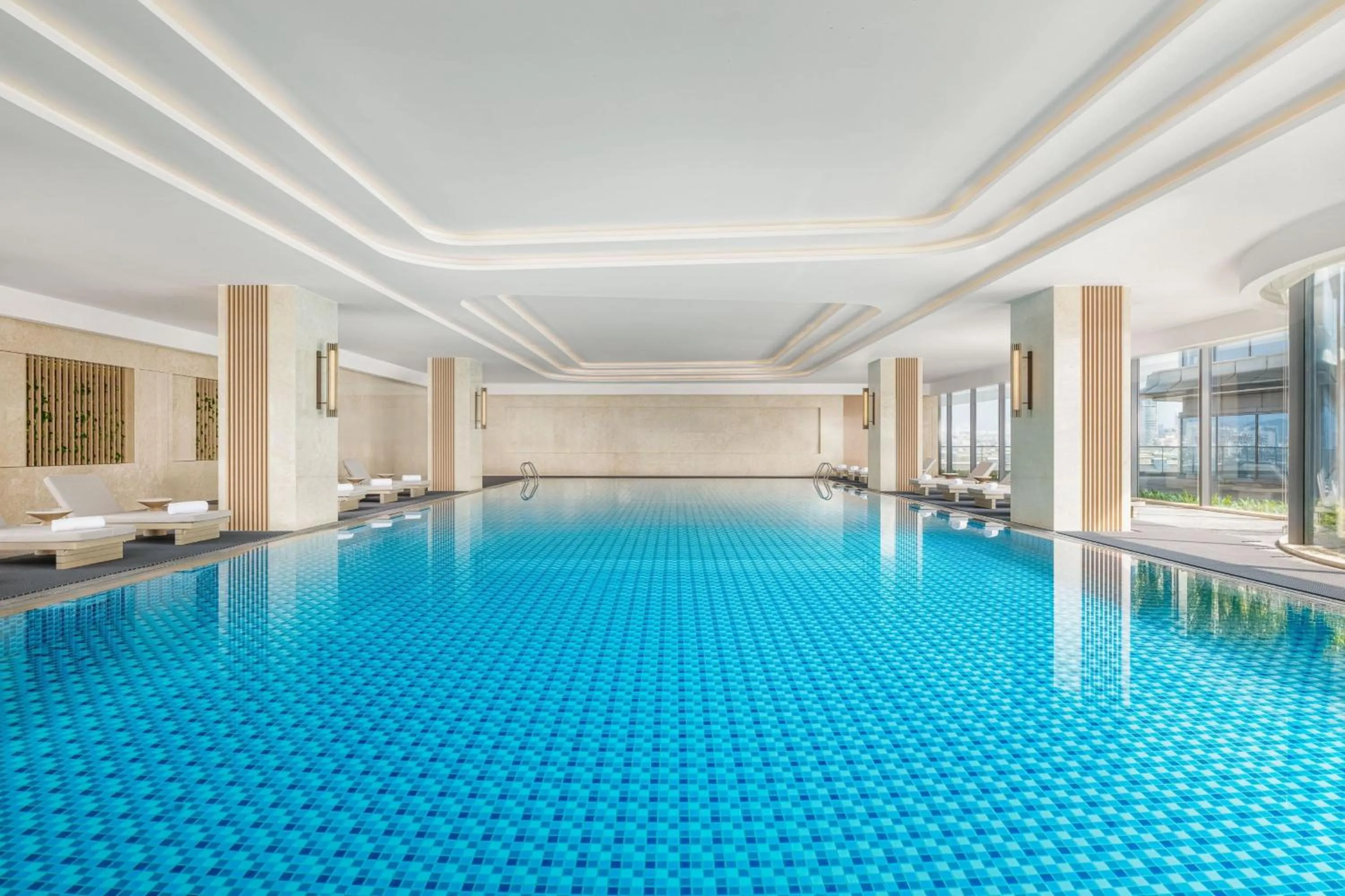 Swimming pool in Element Lishui