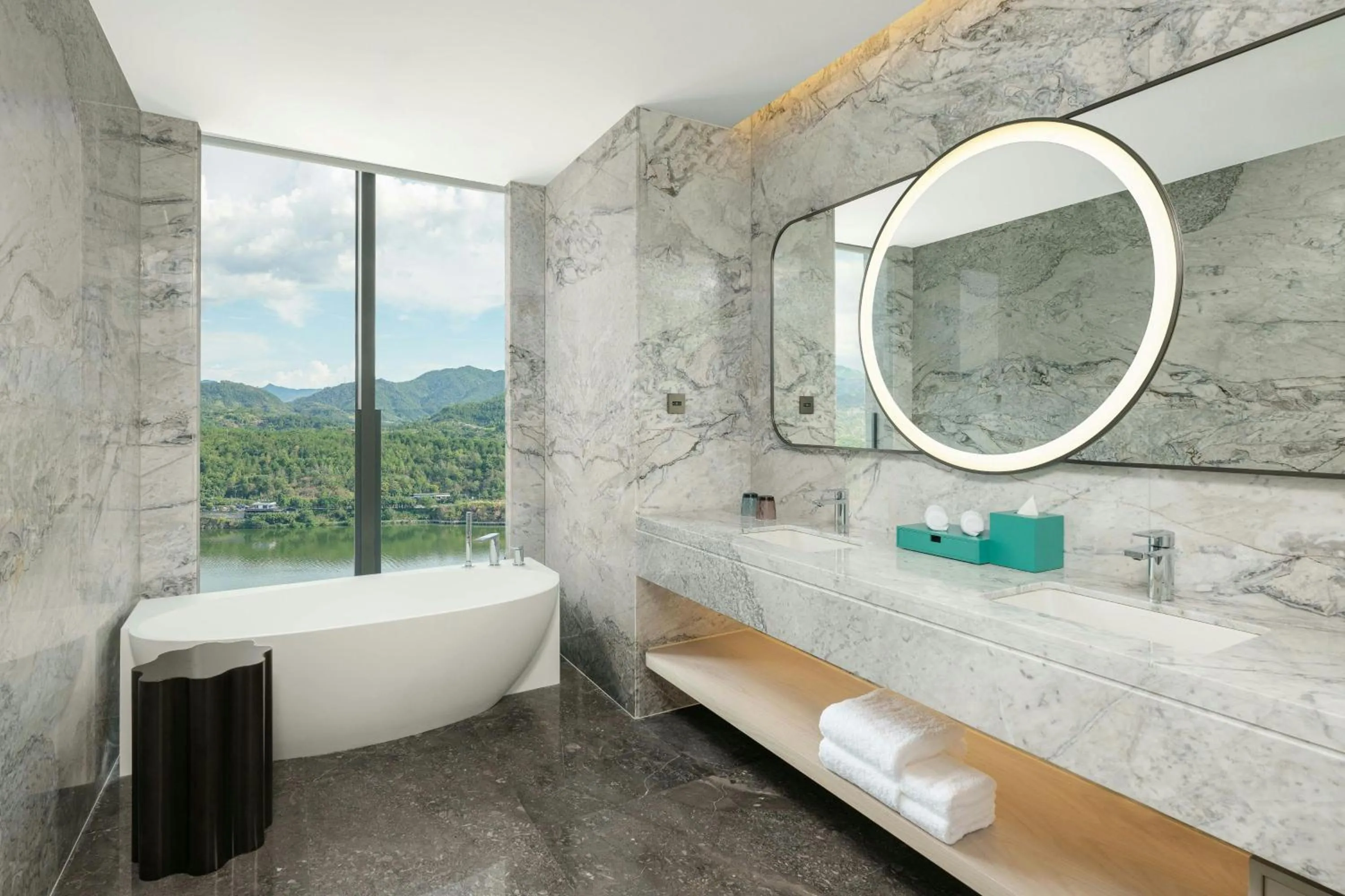 Bathroom in Lishui Marriott Hotel