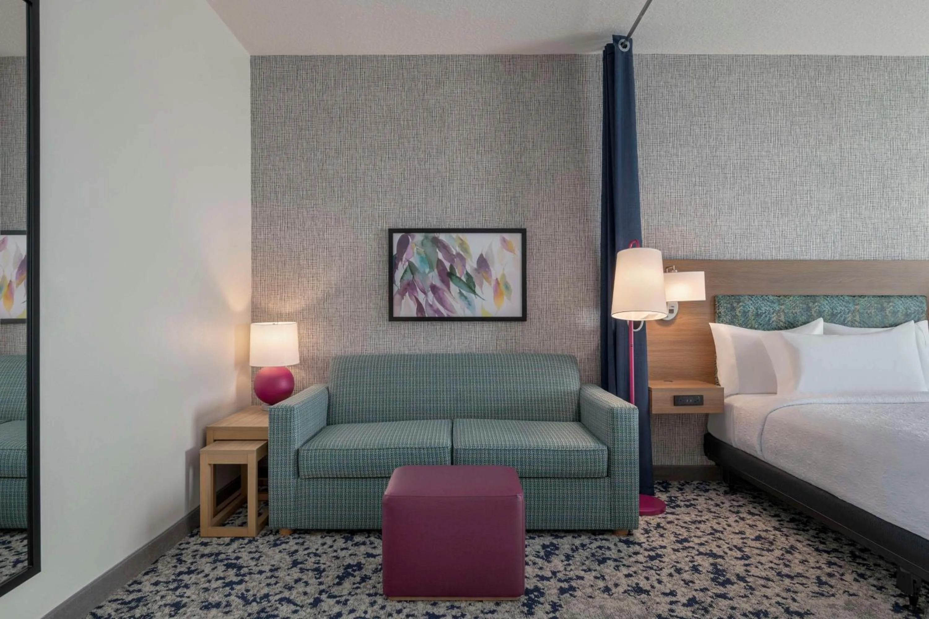 Living room, Bed in Home2 Suites By Hilton Sanford Orlando North