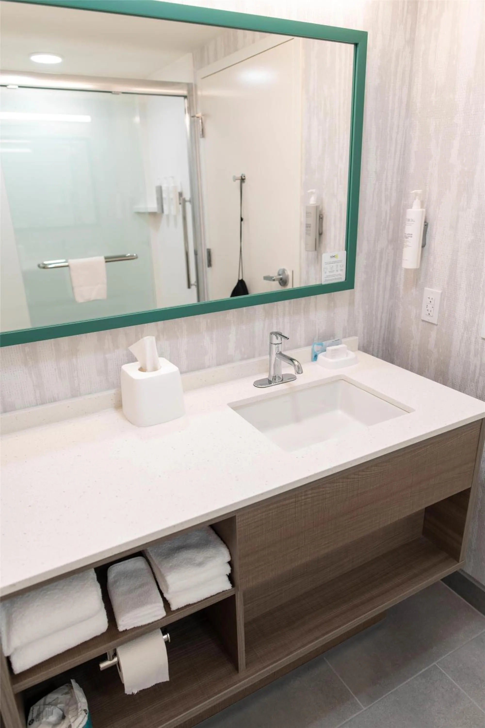 Bathroom in Home2 Suites By Hilton Effingham