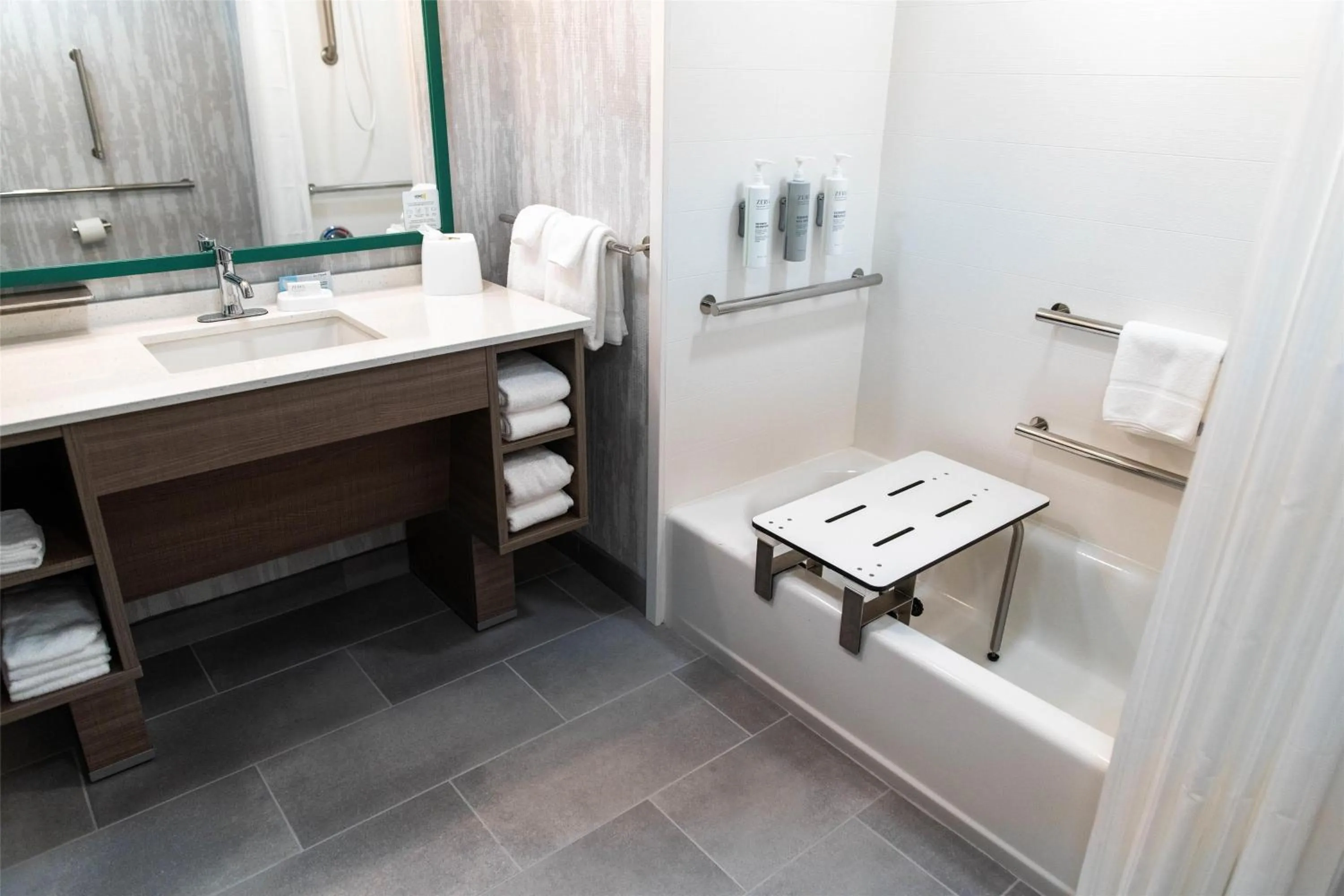 Bathroom in Home2 Suites By Hilton Effingham