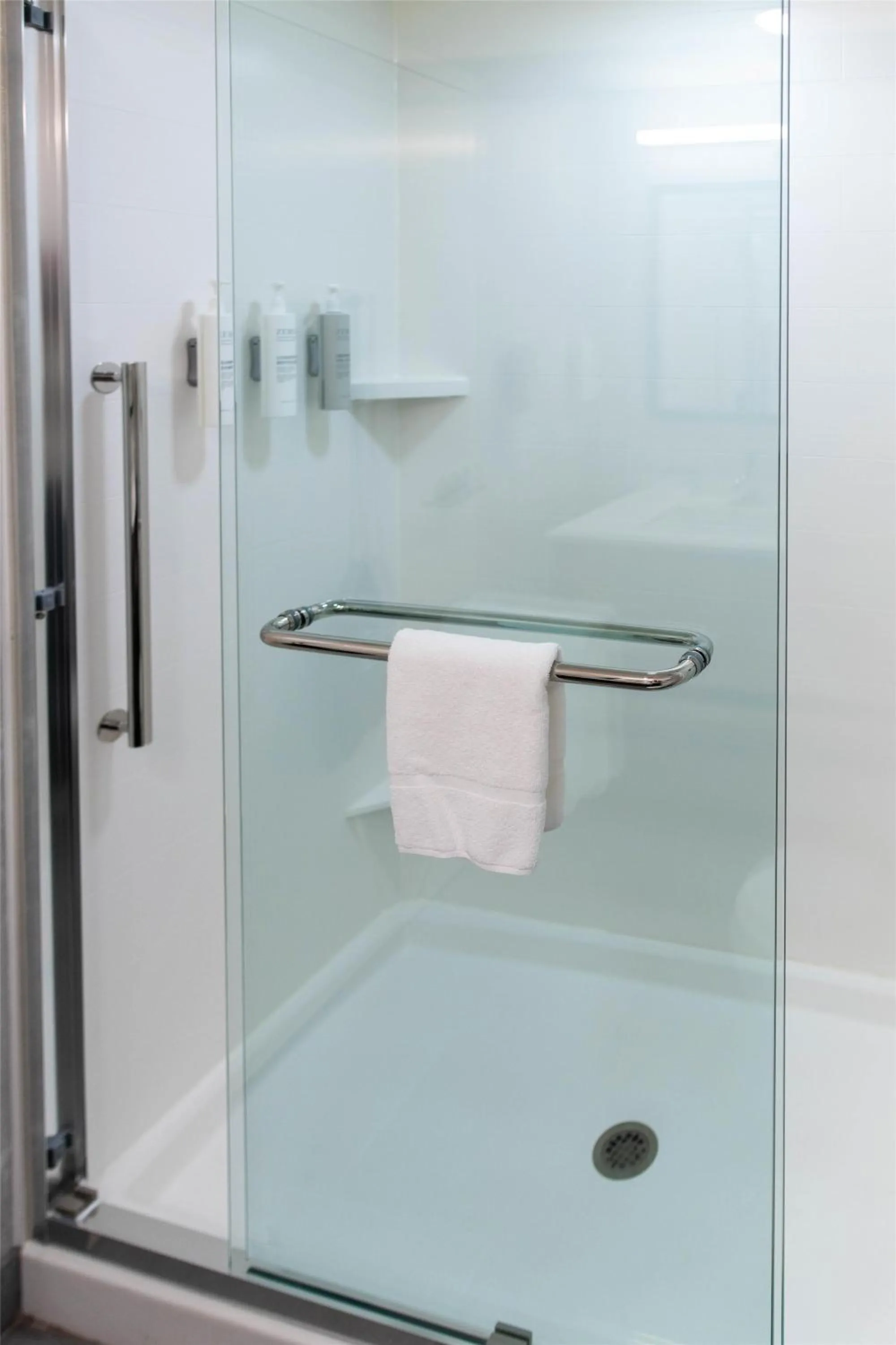 Bathroom in Home2 Suites By Hilton Effingham