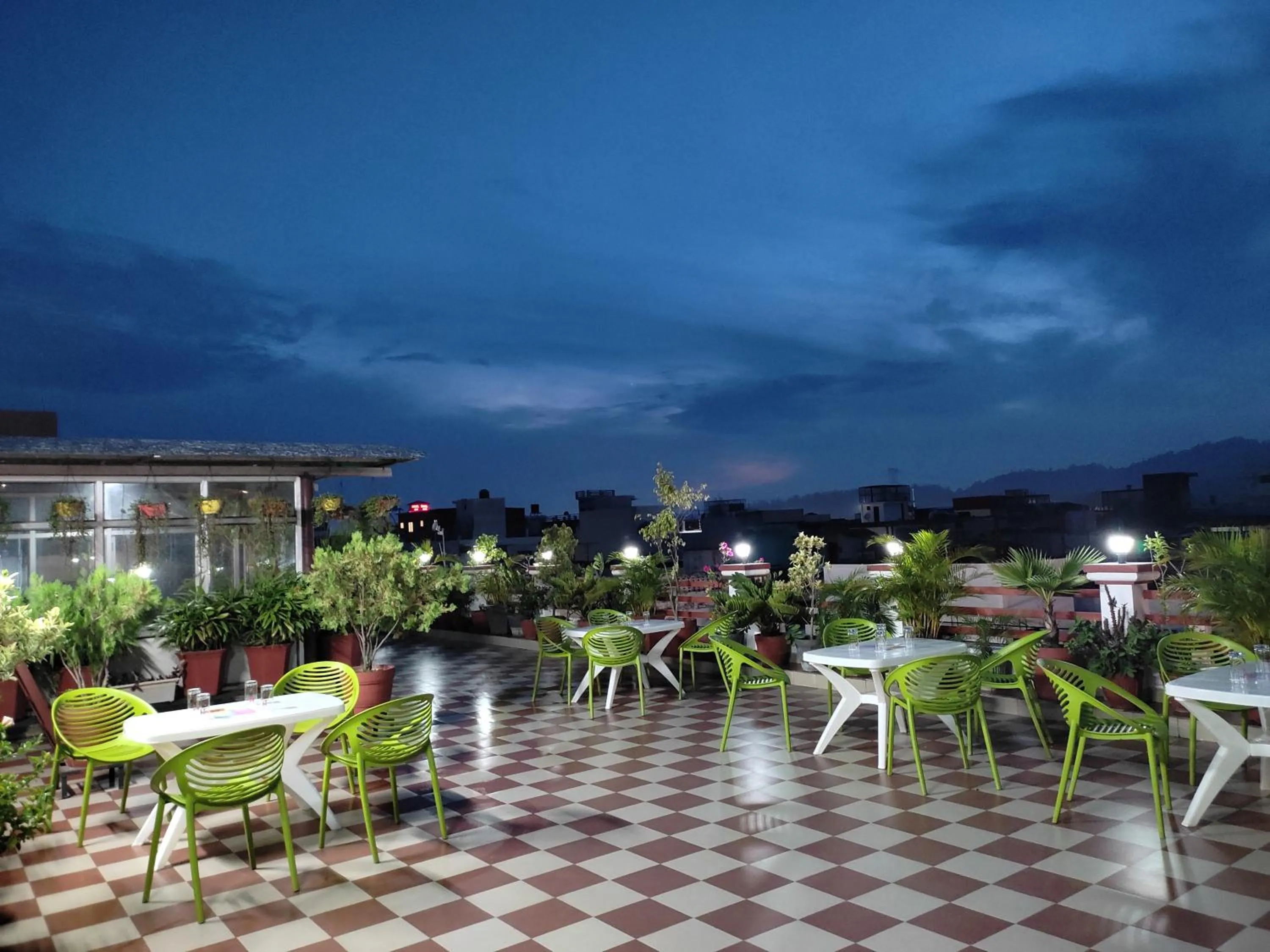 Restaurant/places to eat in Hotel Krishna Ji