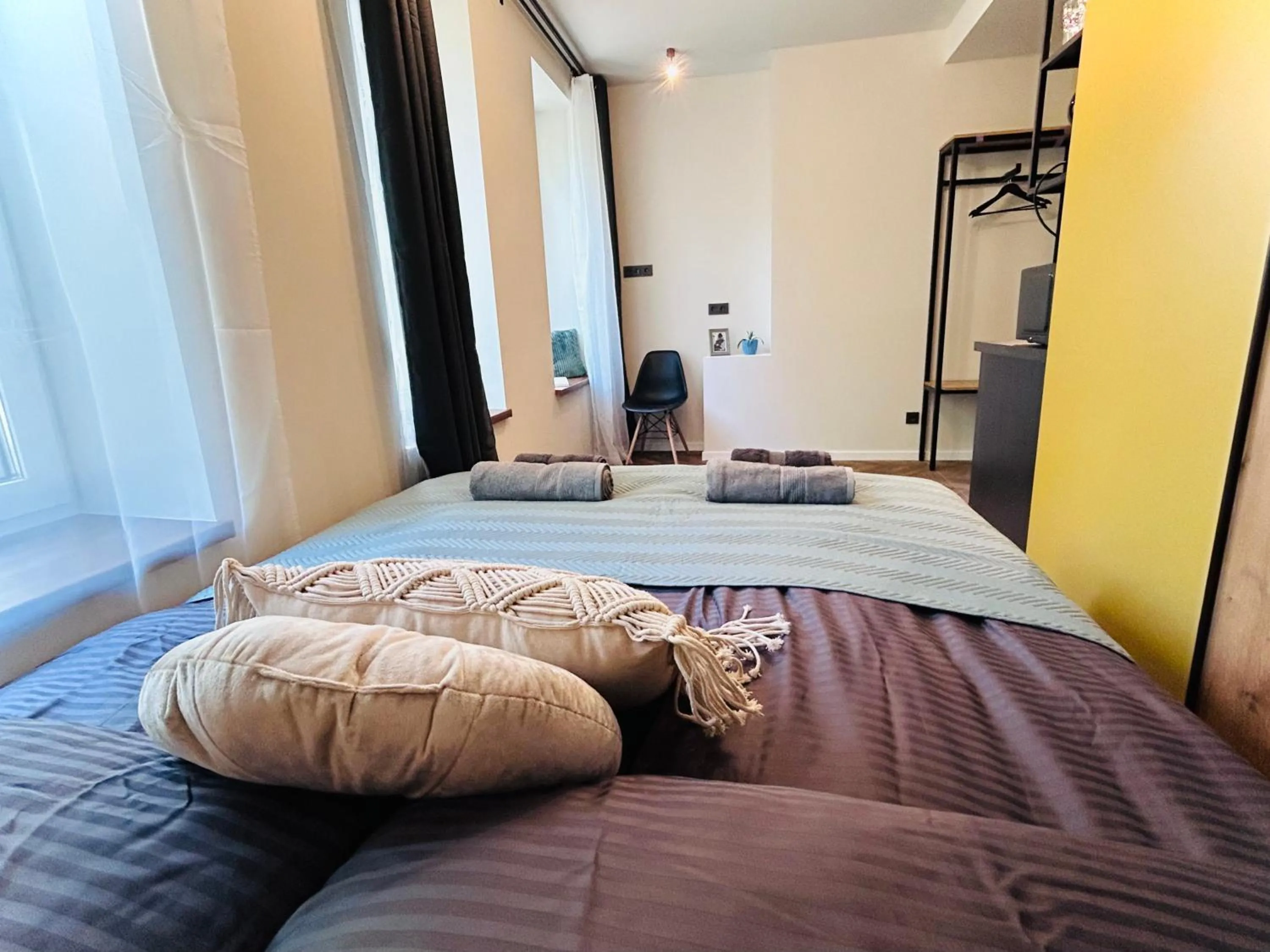 Photo of the whole room, Bed in Platforma2b