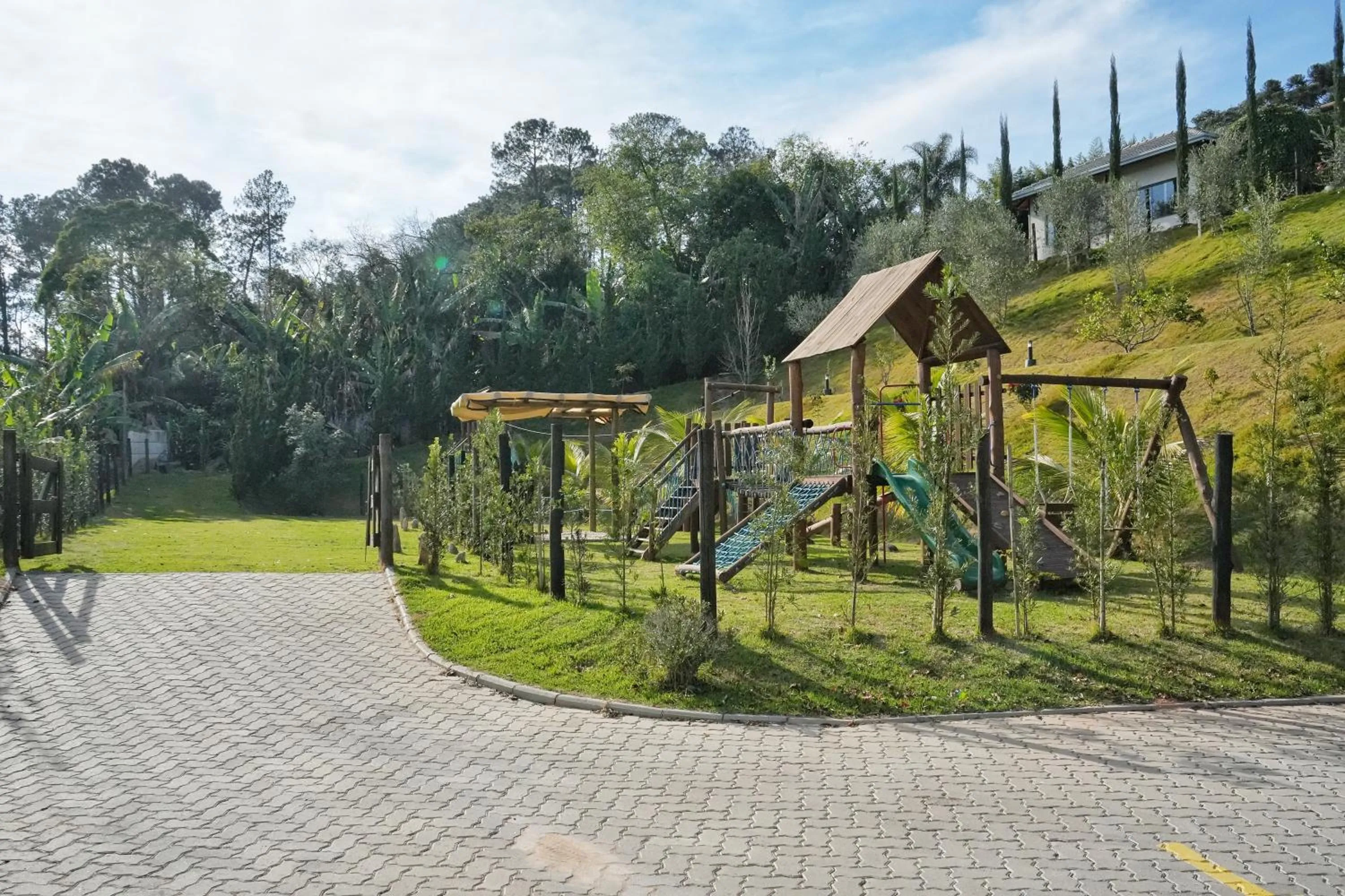 Bristol Villaggio Rosa Aruja