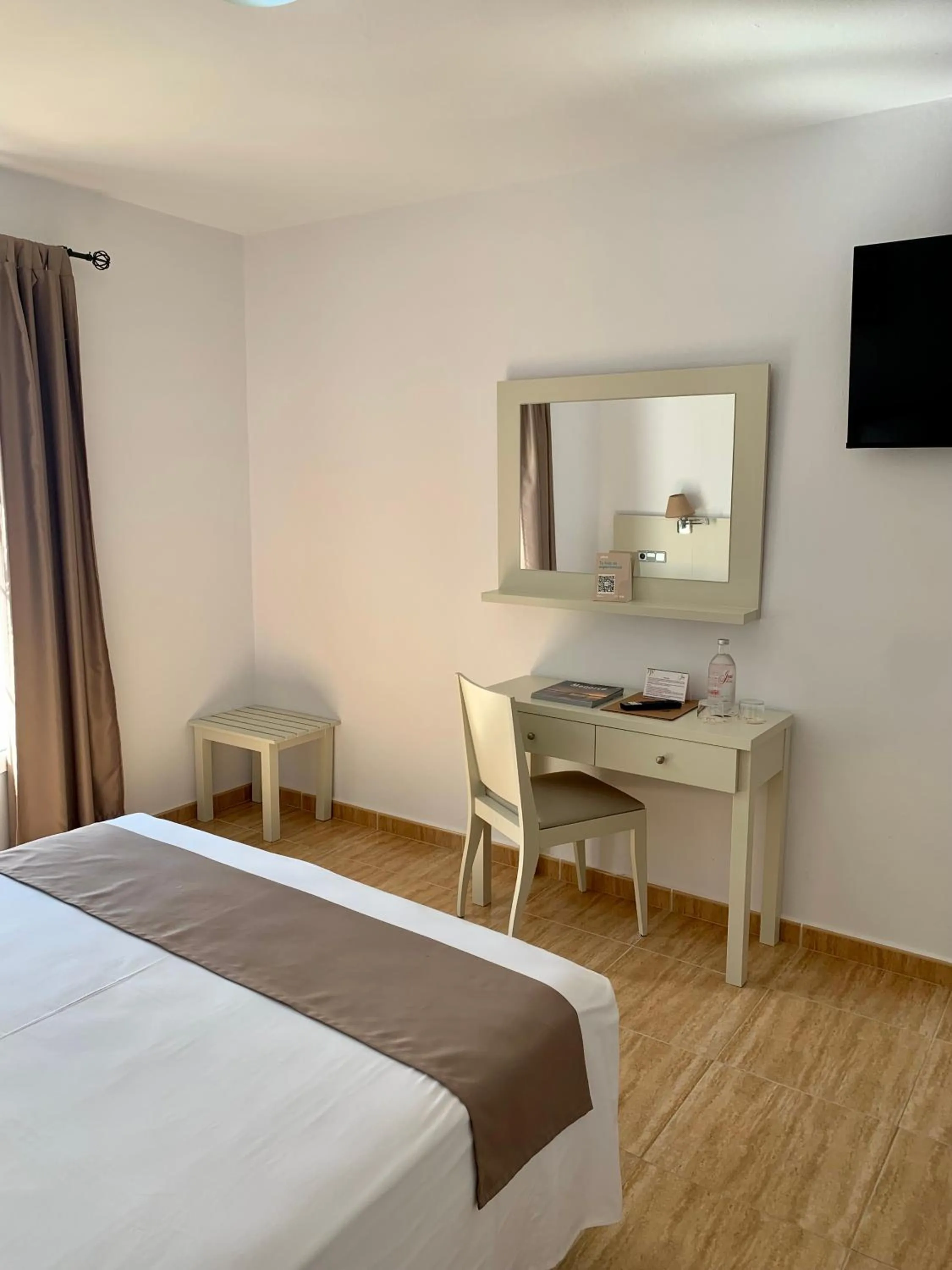 Bed in Hotel Jeni & Restaurant