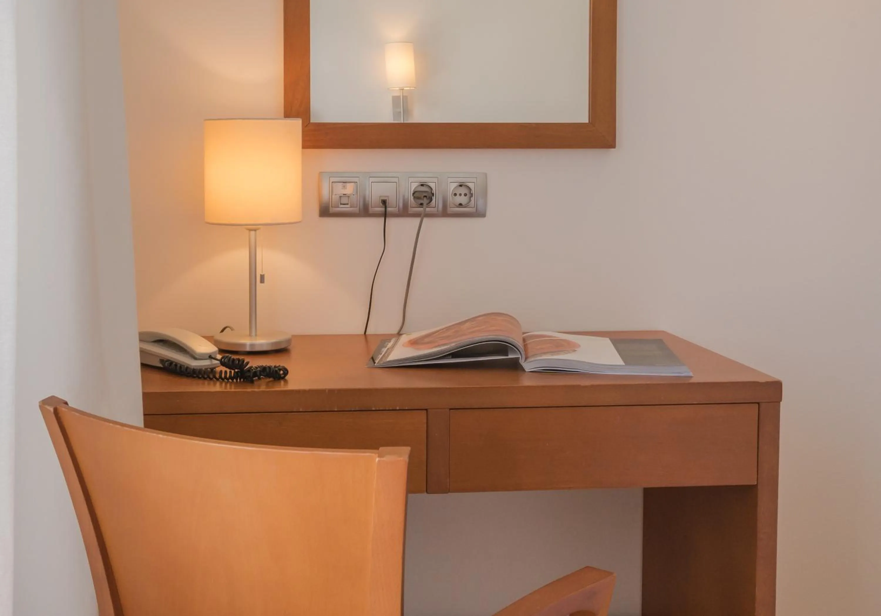 TV and multimedia in Hotel Jeni & Restaurant