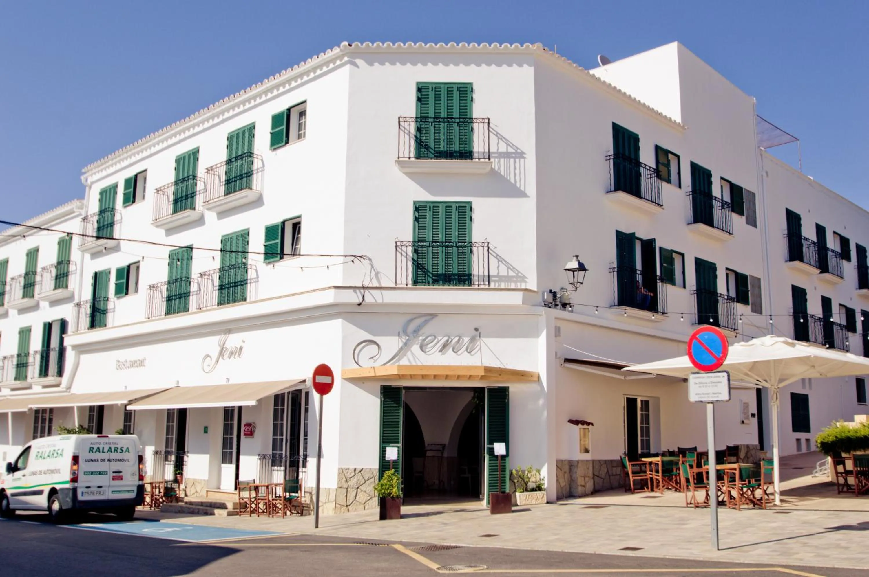 Street view in Hotel Jeni & Restaurant