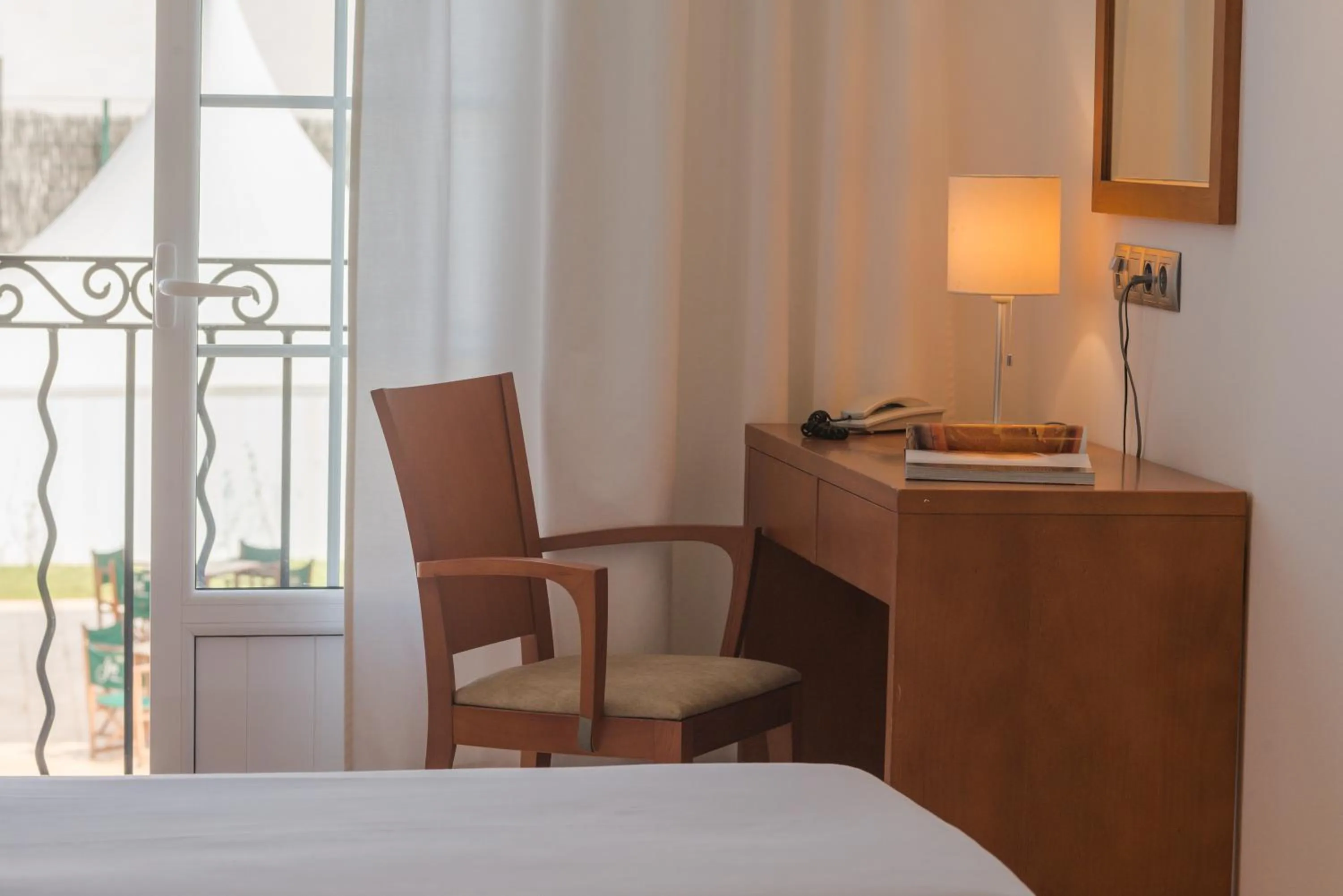 Seating area, Bed in Hotel Jeni & Restaurant