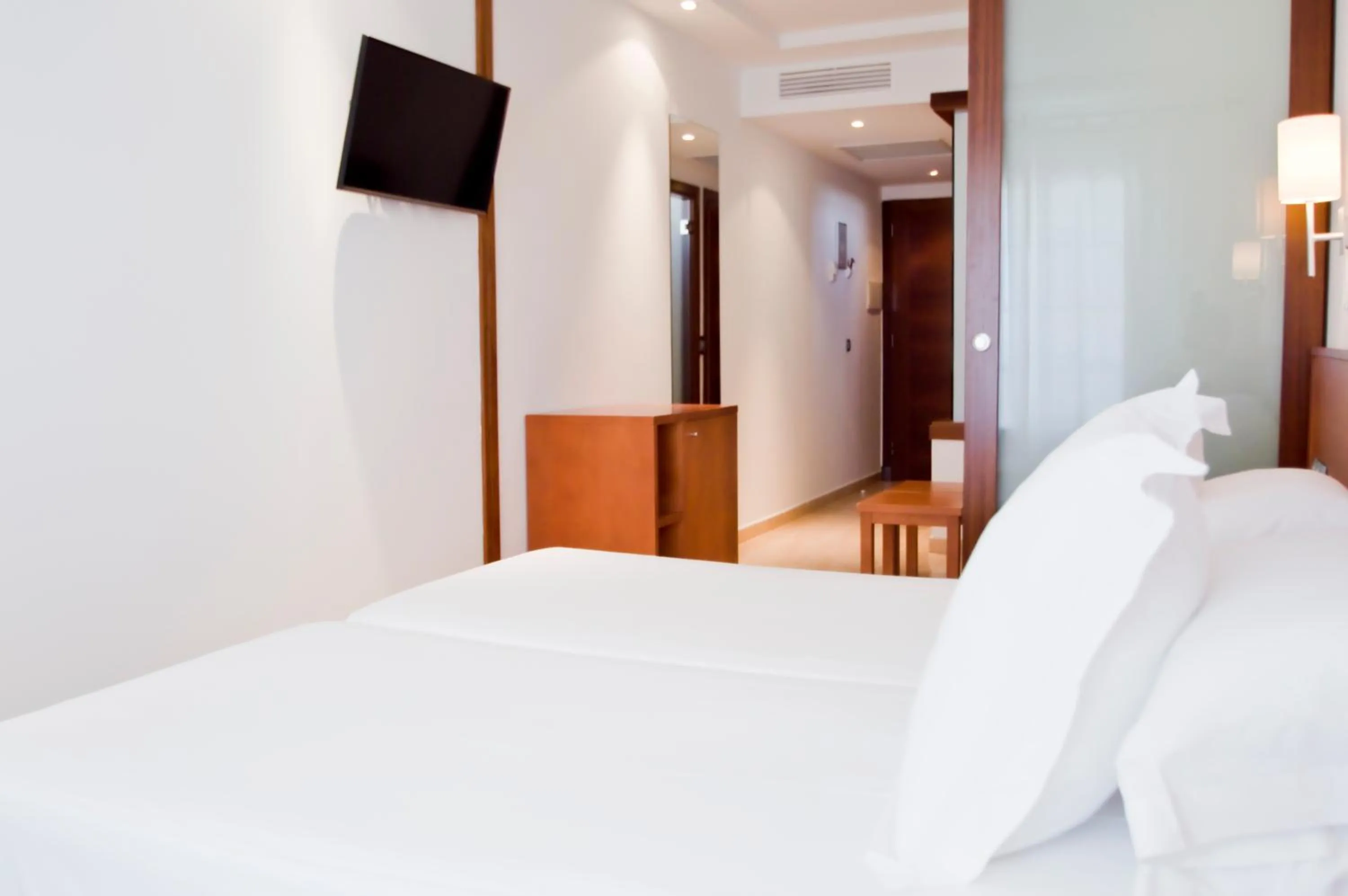 Photo of the whole room, Bed in Hotel Jeni & Restaurant