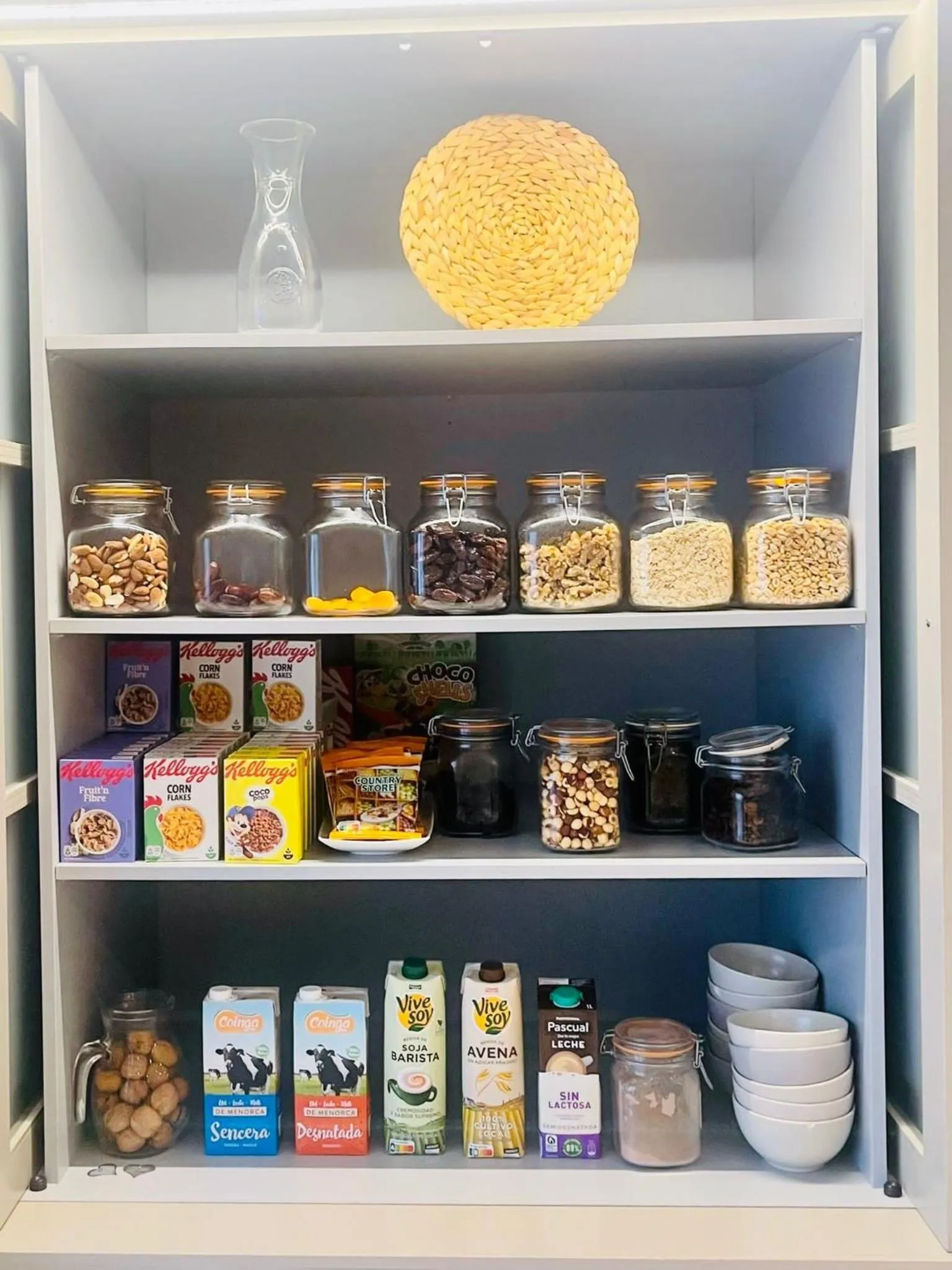 Food and drinks in Hotel Jeni & Restaurant