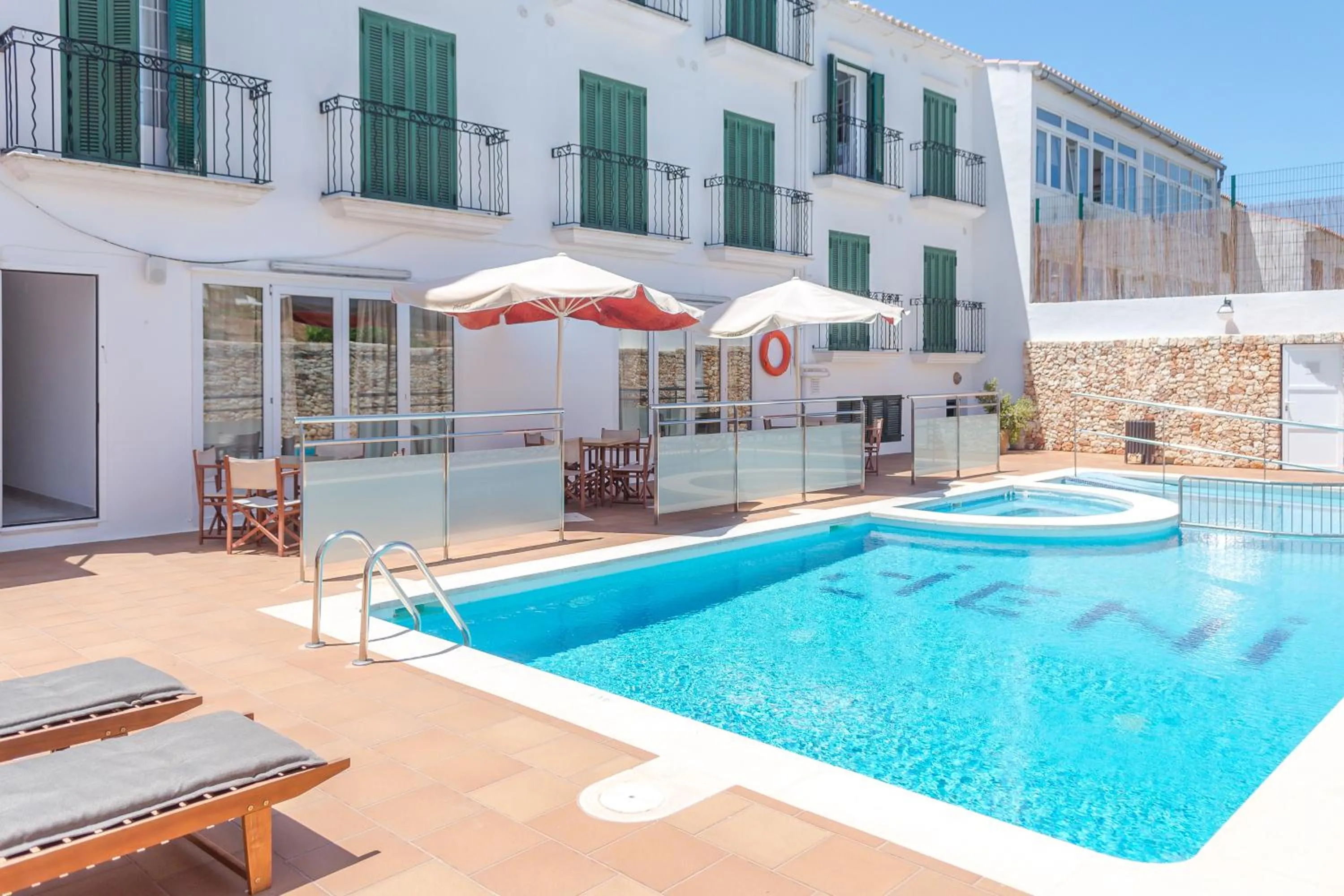 Pool view in Hotel Jeni & Restaurant