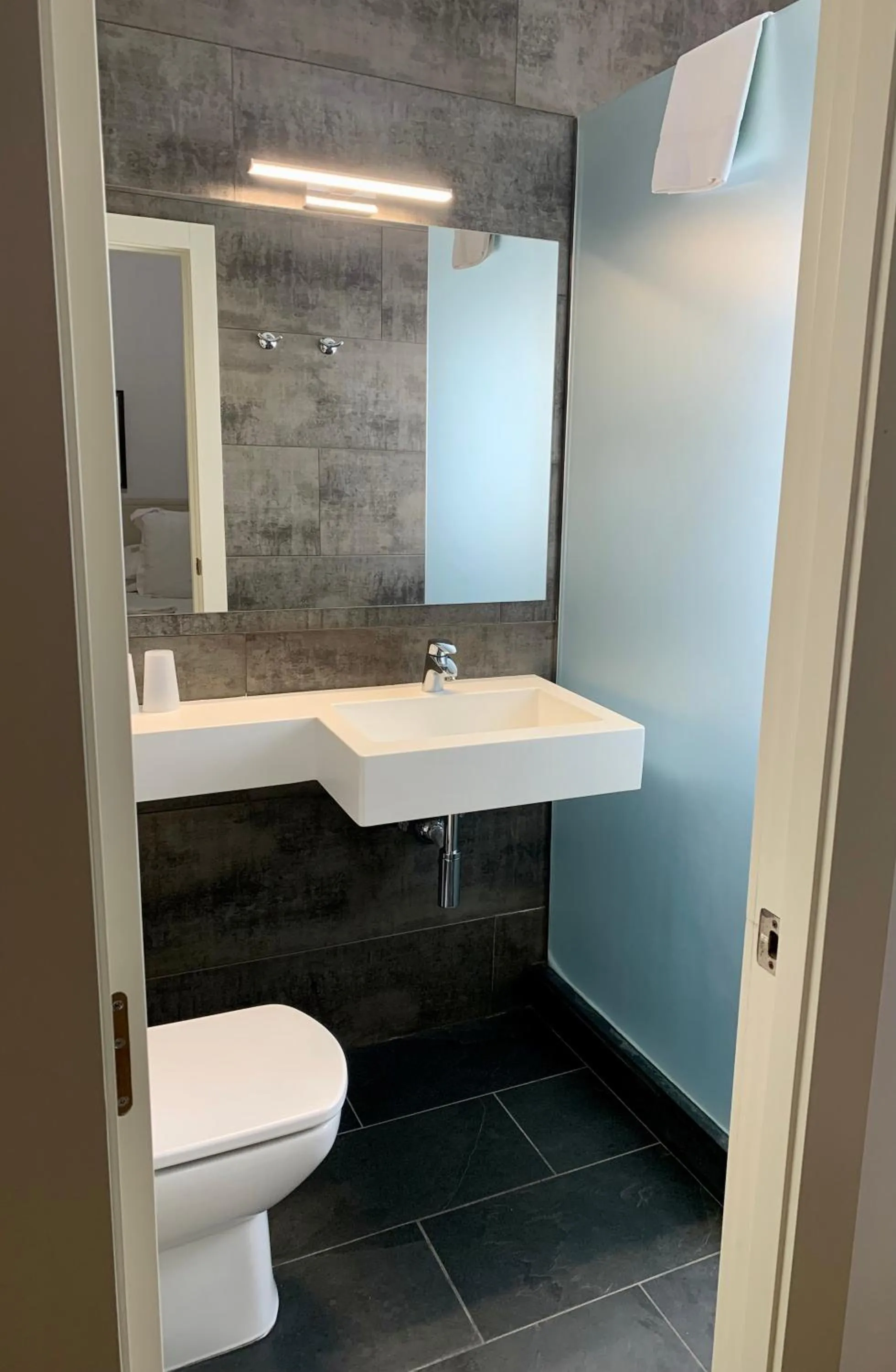 Bathroom in Hotel Jeni & Restaurant