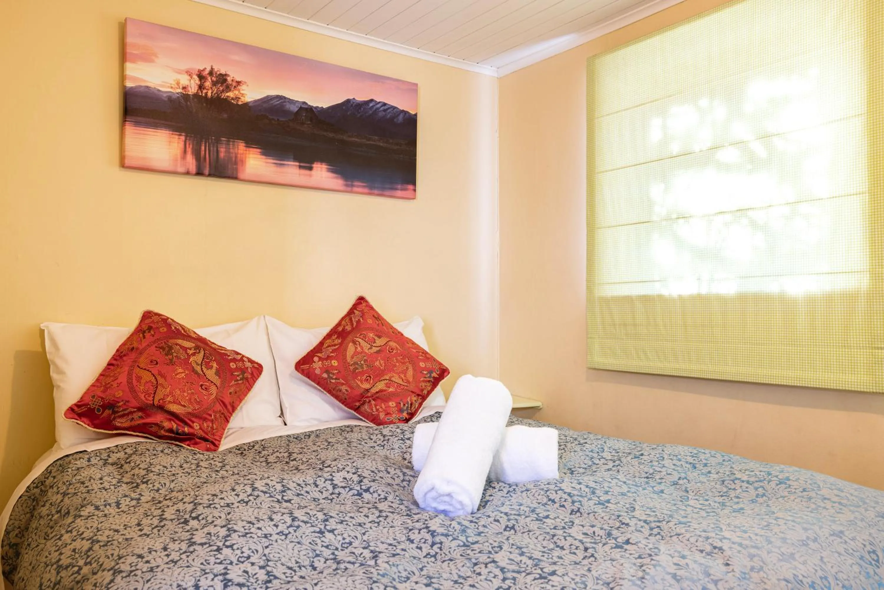 Bed in Tekapo1929 - Pioneer Cottage