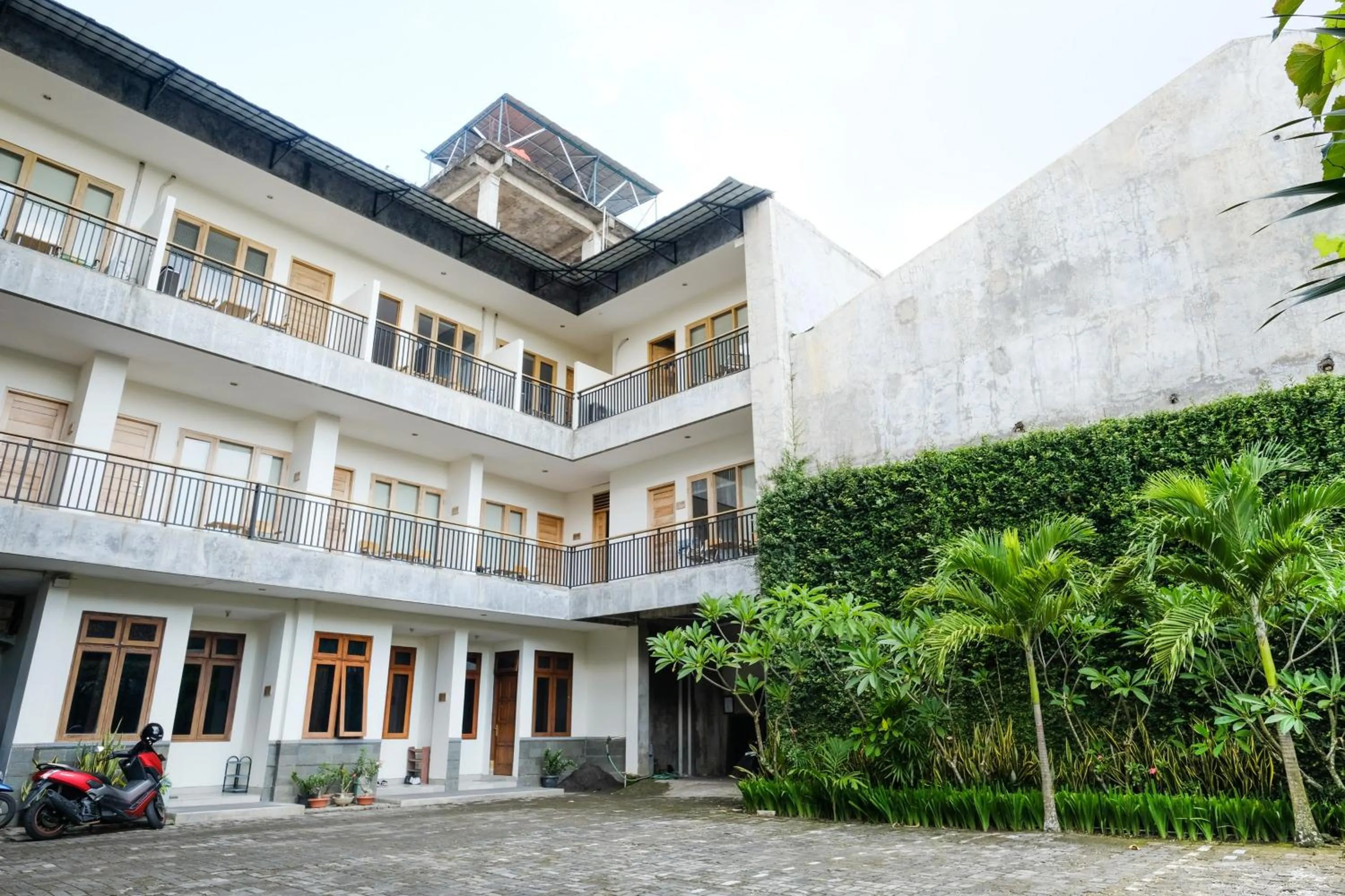 Facade/entrance in Urbanview Code Riverstay Yogyakarta